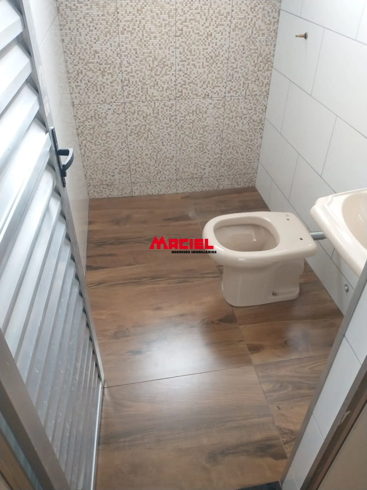 Alugar Casa / Padr&atilde;o em S&atilde;o Jos&eacute; dos Campos R$ 2.300,00 - Foto 15