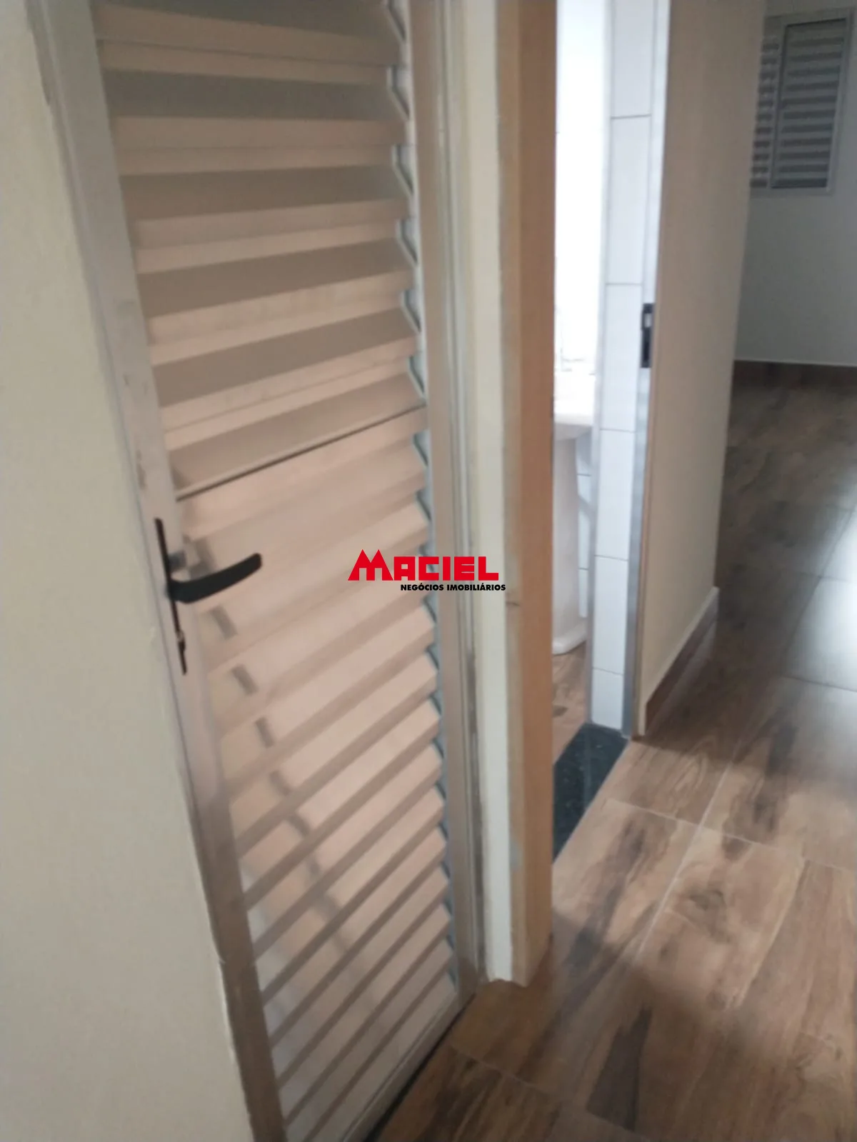 Alugar Casa / Padr&atilde;o em S&atilde;o Jos&eacute; dos Campos R$ 2.300,00 - Foto 23