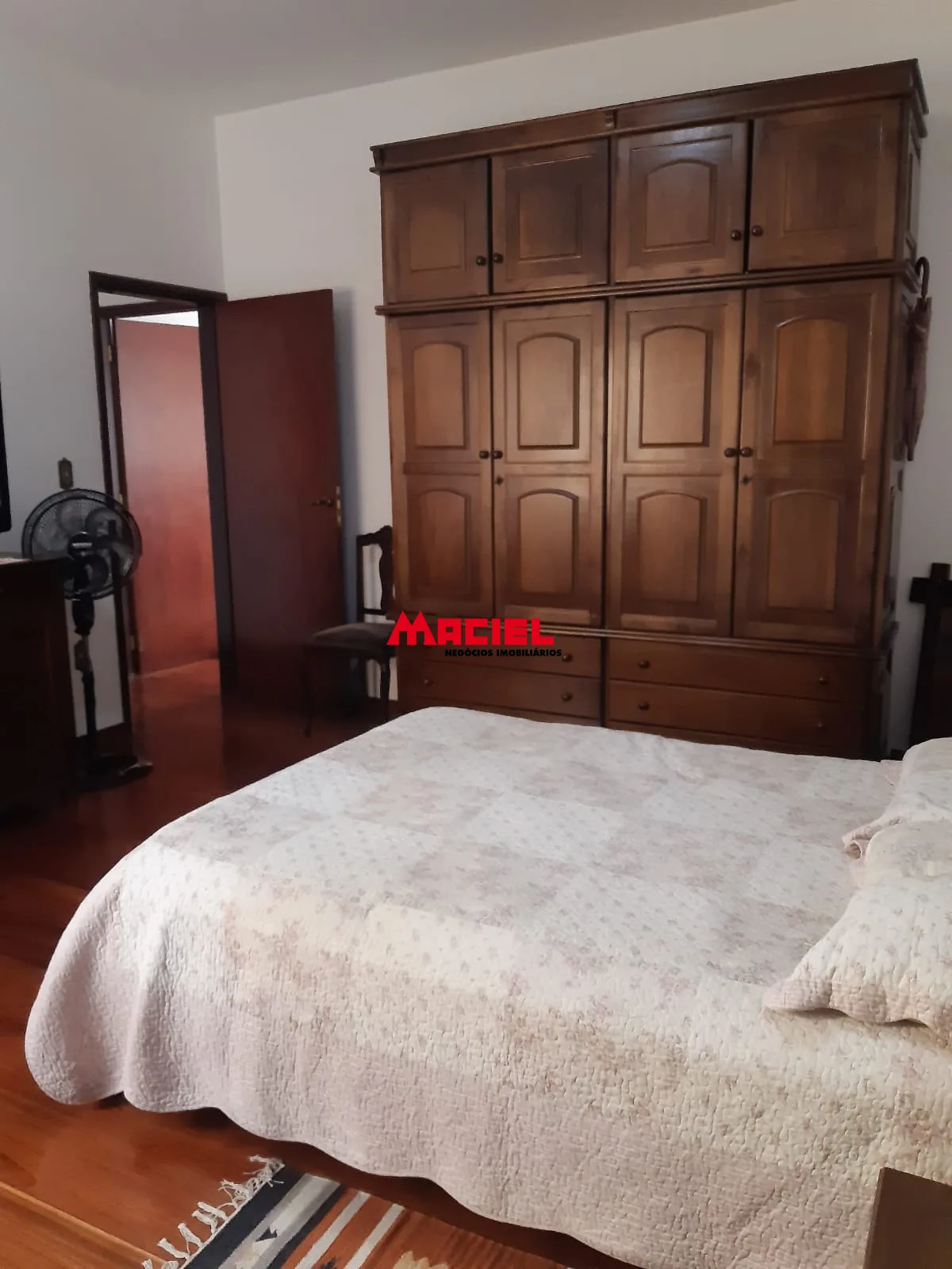 Comprar Casa / Padr&atilde;o em Ca&ccedil;apava R$ 1.100.000,00 - Foto 3