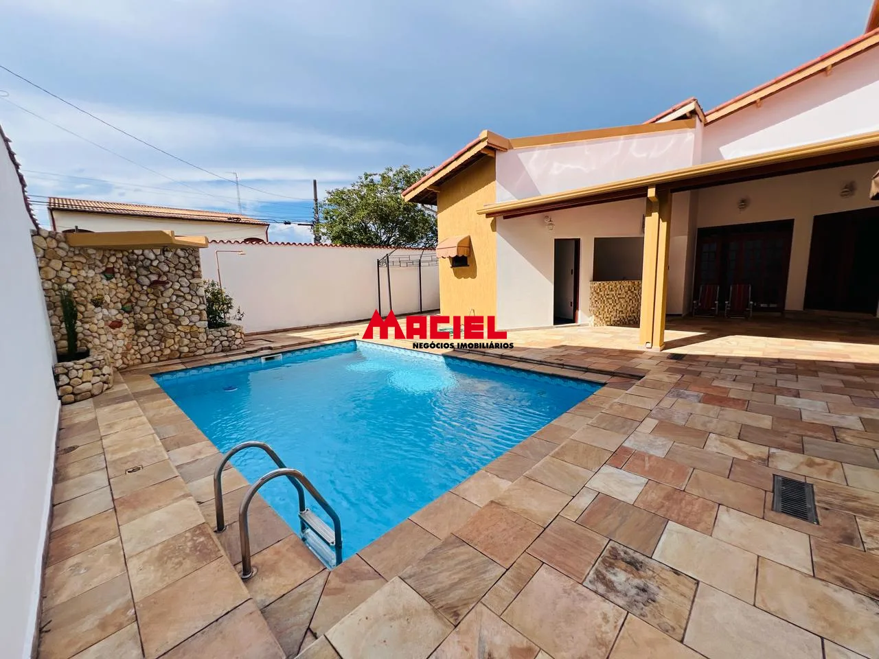 Comprar Casa / Padr&atilde;o em Ca&ccedil;apava R$ 1.100.000,00 - Foto 1