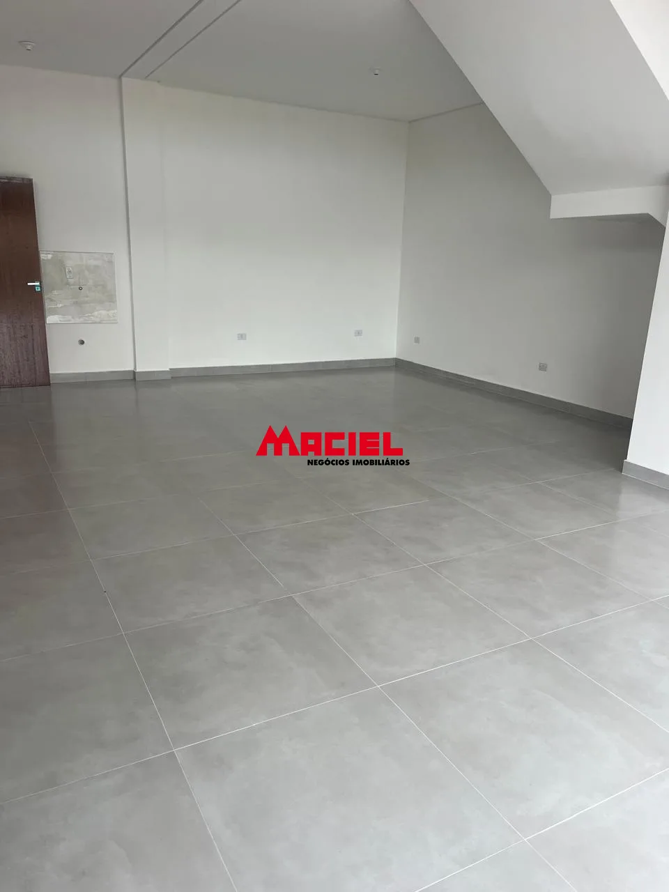Alugar Comercial / Ponto Comercial em S&atilde;o Jos&eacute; dos Campos R$ 2.500,00 - Foto 3