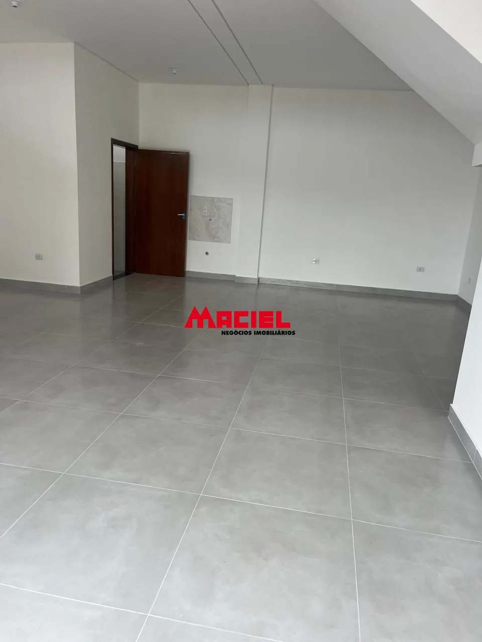 Alugar Comercial / Ponto Comercial em S&atilde;o Jos&eacute; dos Campos R$ 2.500,00 - Foto 4