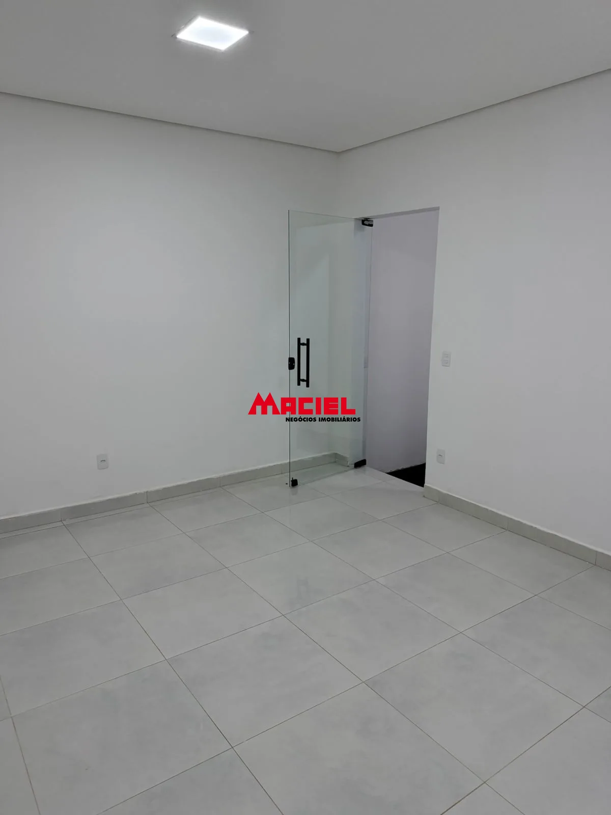 Alugar Comercial / Galp&atilde;o em S&atilde;o Jos&eacute; dos Campos R$ 9.000,00 - Foto 2