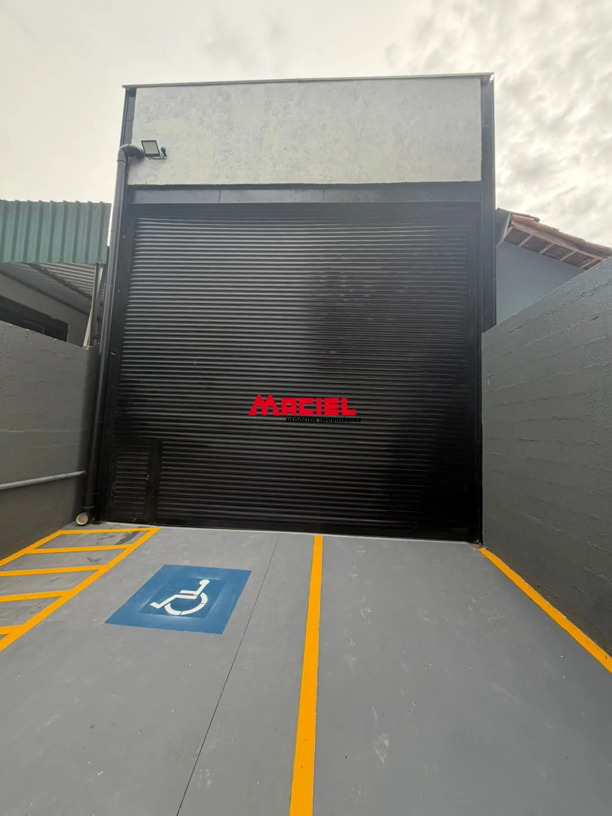 Alugar Comercial / Galp&atilde;o em S&atilde;o Jos&eacute; dos Campos R$ 9.000,00 - Foto 12
