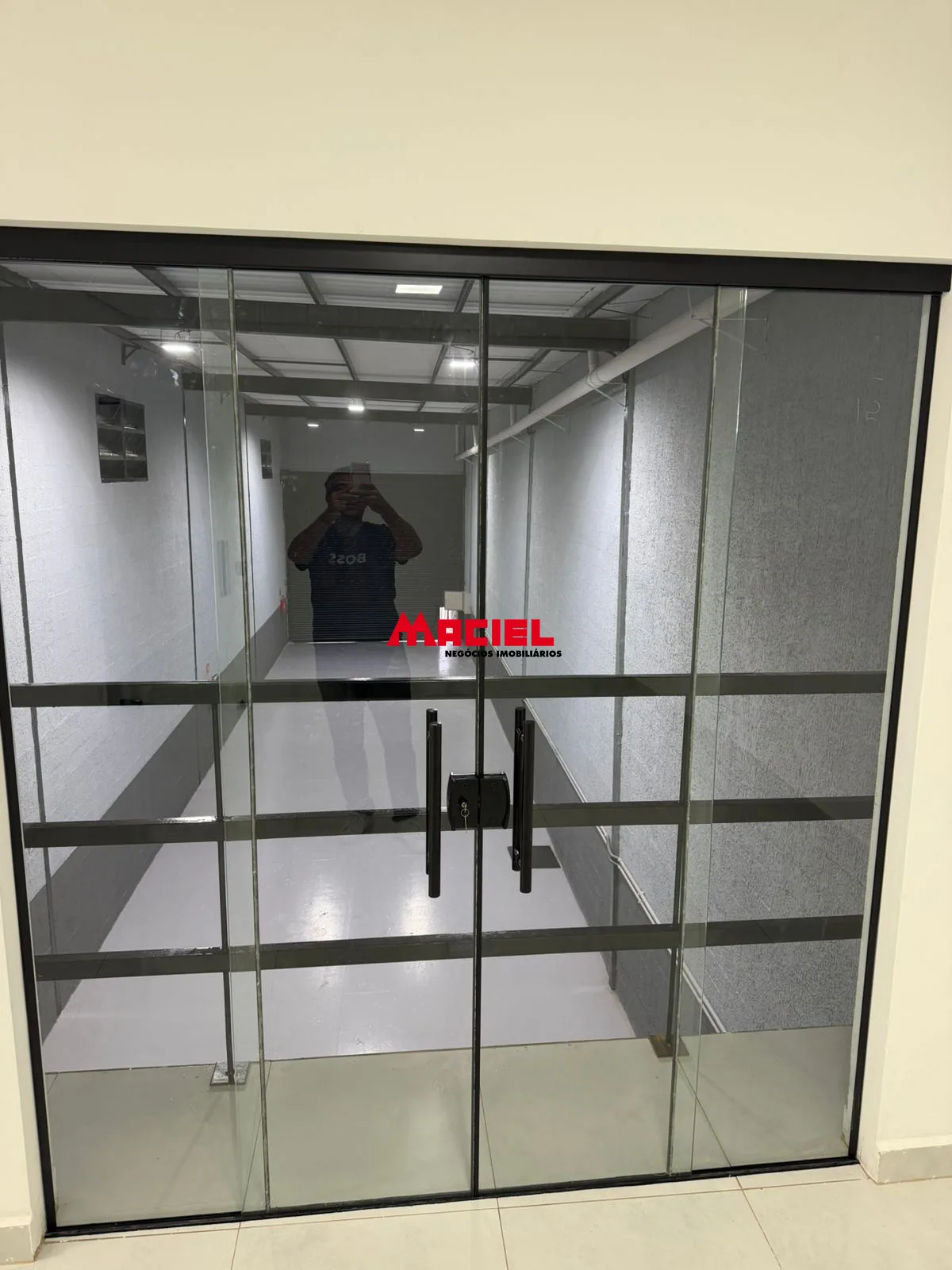 Alugar Comercial / Galp&atilde;o em S&atilde;o Jos&eacute; dos Campos R$ 9.000,00 - Foto 15