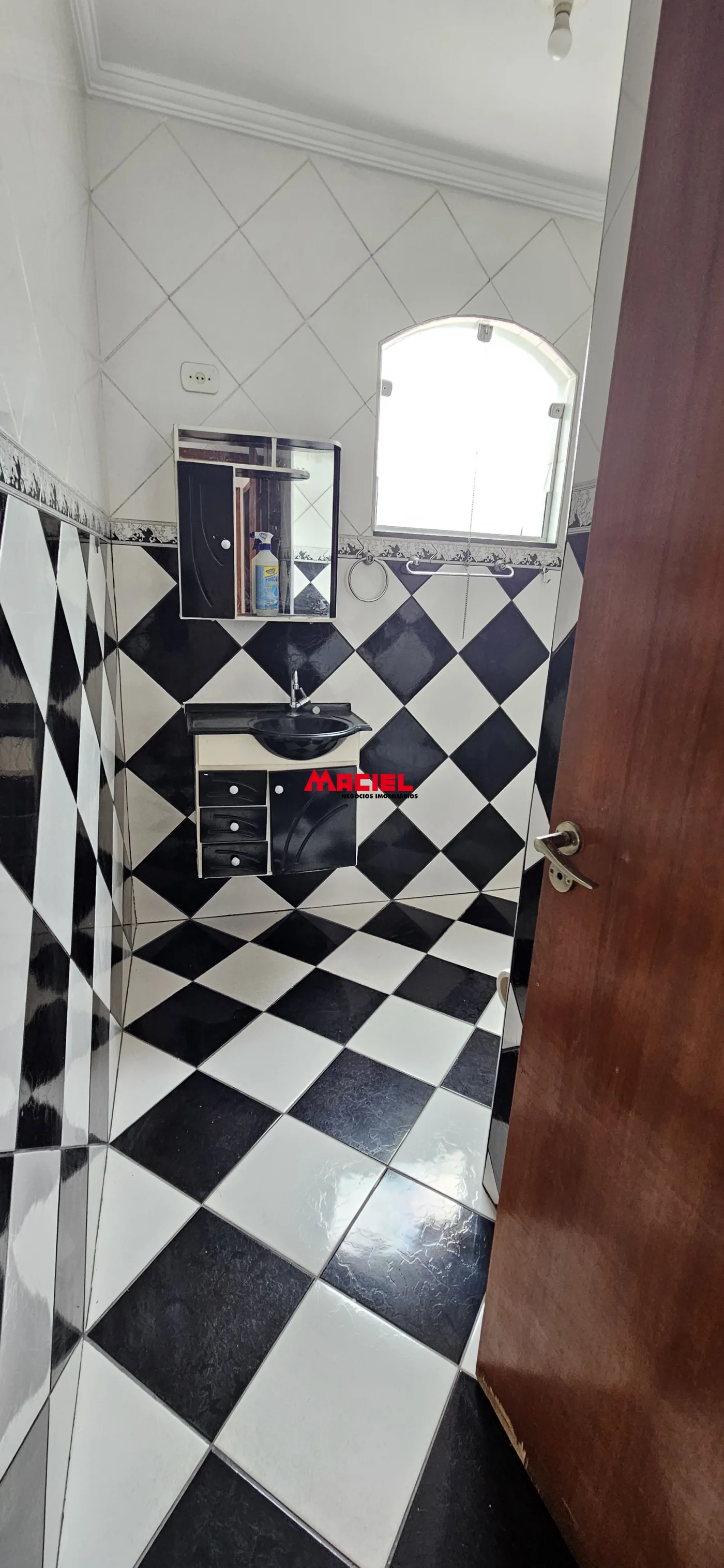 Alugar Casa / Sobrado em S&atilde;o Jos&eacute; dos Campos R$ 2.300,00 - Foto 9