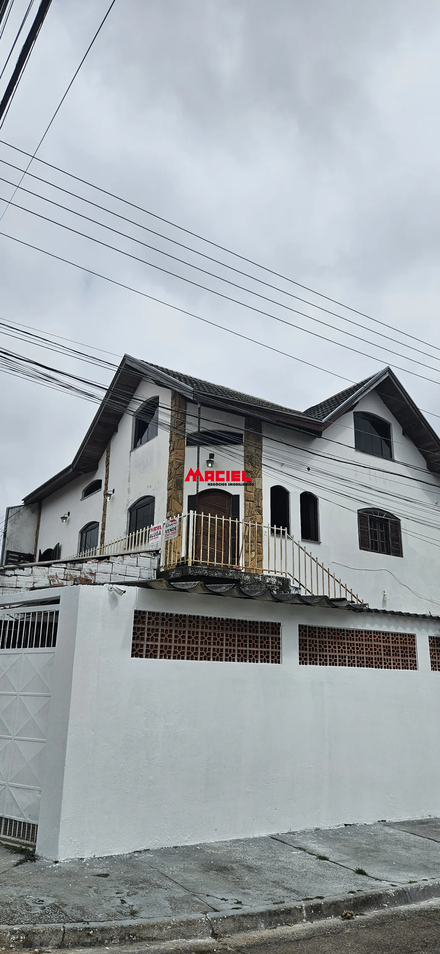 Alugar Casa / Sobrado em S&atilde;o Jos&eacute; dos Campos R$ 2.300,00 - Foto 1
