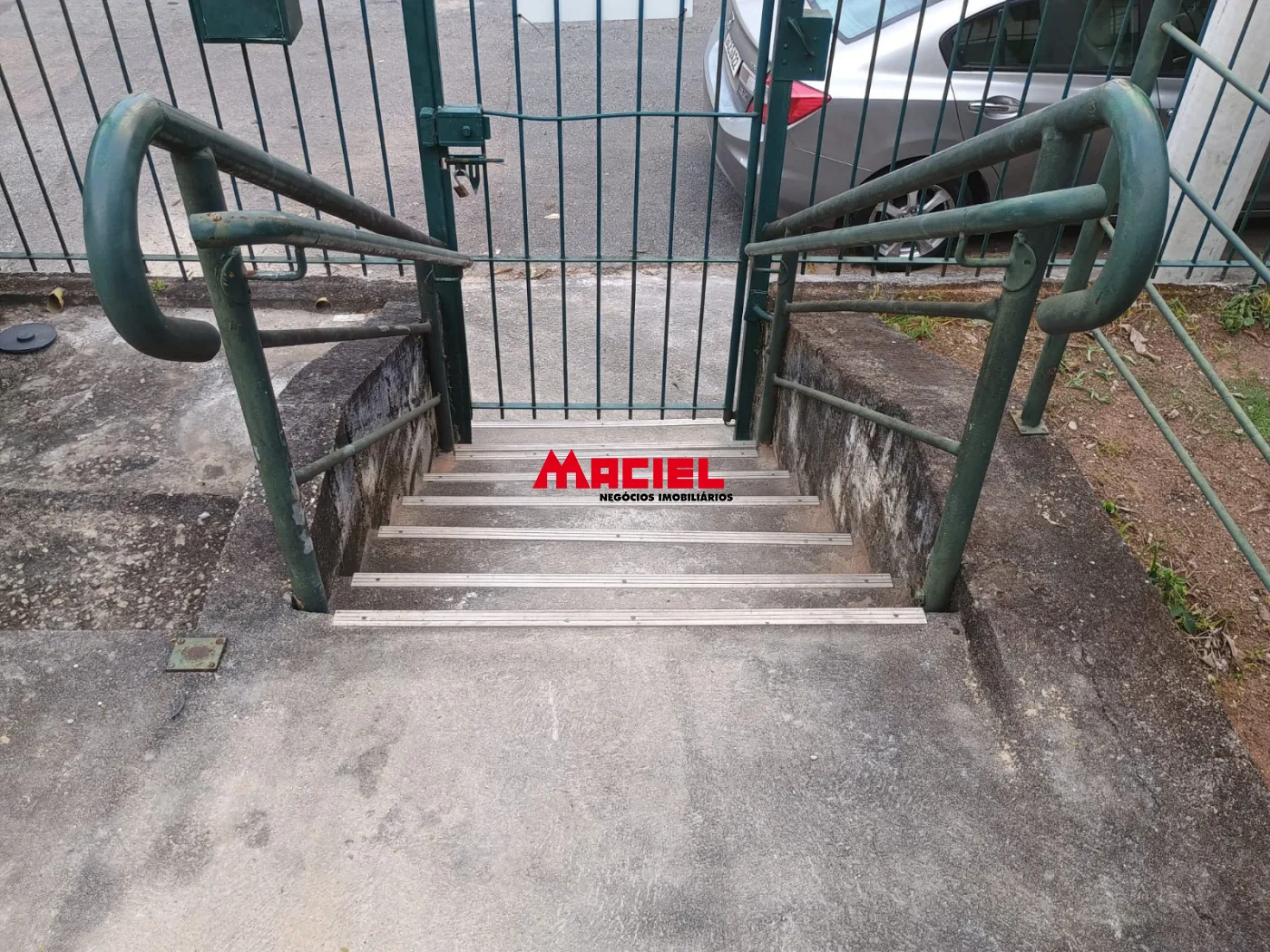 Alugar Comercial / Galp&atilde;o em S&atilde;o Jos&eacute; dos Campos R$ 7.518,00 - Foto 2