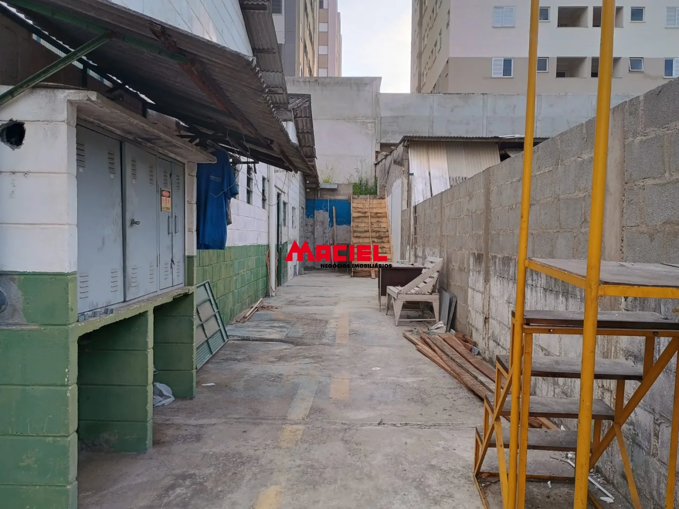 Alugar Comercial / Galp&atilde;o em S&atilde;o Jos&eacute; dos Campos R$ 7.518,00 - Foto 3