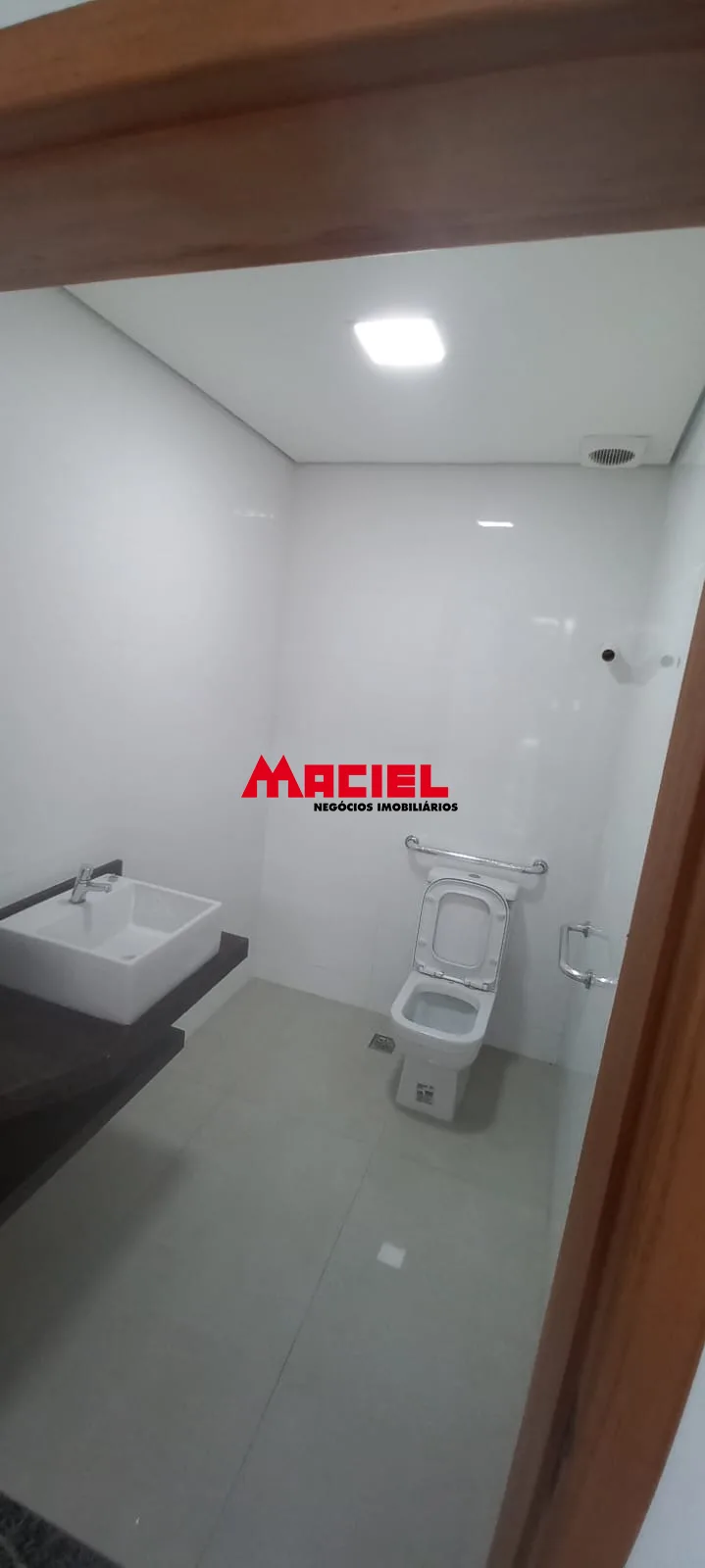 Alugar Comercial / Ponto Comercial em S&atilde;o Jos&eacute; dos Campos R$ 3.800,00 - Foto 6