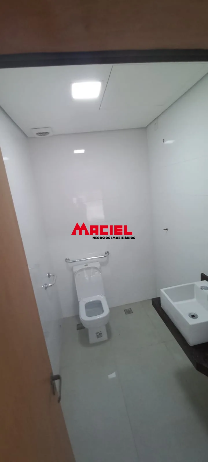 Alugar Comercial / Ponto Comercial em S&atilde;o Jos&eacute; dos Campos R$ 3.800,00 - Foto 17