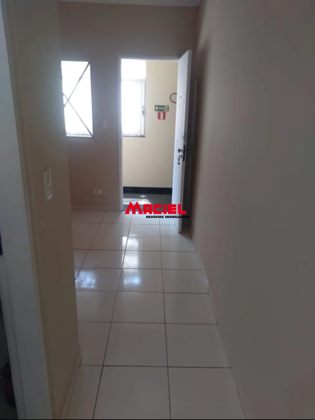 Alugar Comercial / Sala em S&atilde;o Jos&eacute; dos Campos R$ 1.500,00 - Foto 1