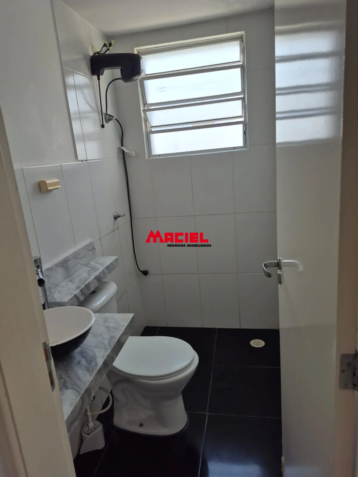 Alugar Apartamento / Padr&atilde;o em S&atilde;o Jos&eacute; dos Campos R$ 1.900,00 - Foto 8