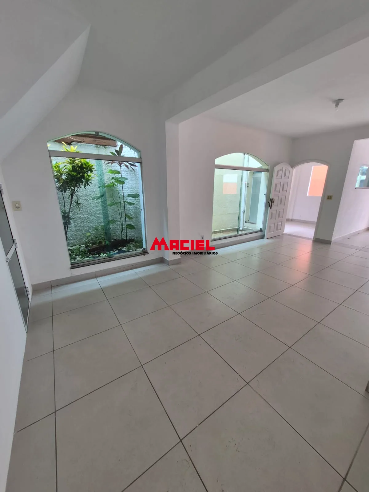 Alugar Comercial / Ponto Comercial em S&atilde;o Jos&eacute; dos Campos R$ 8.000,00 - Foto 12