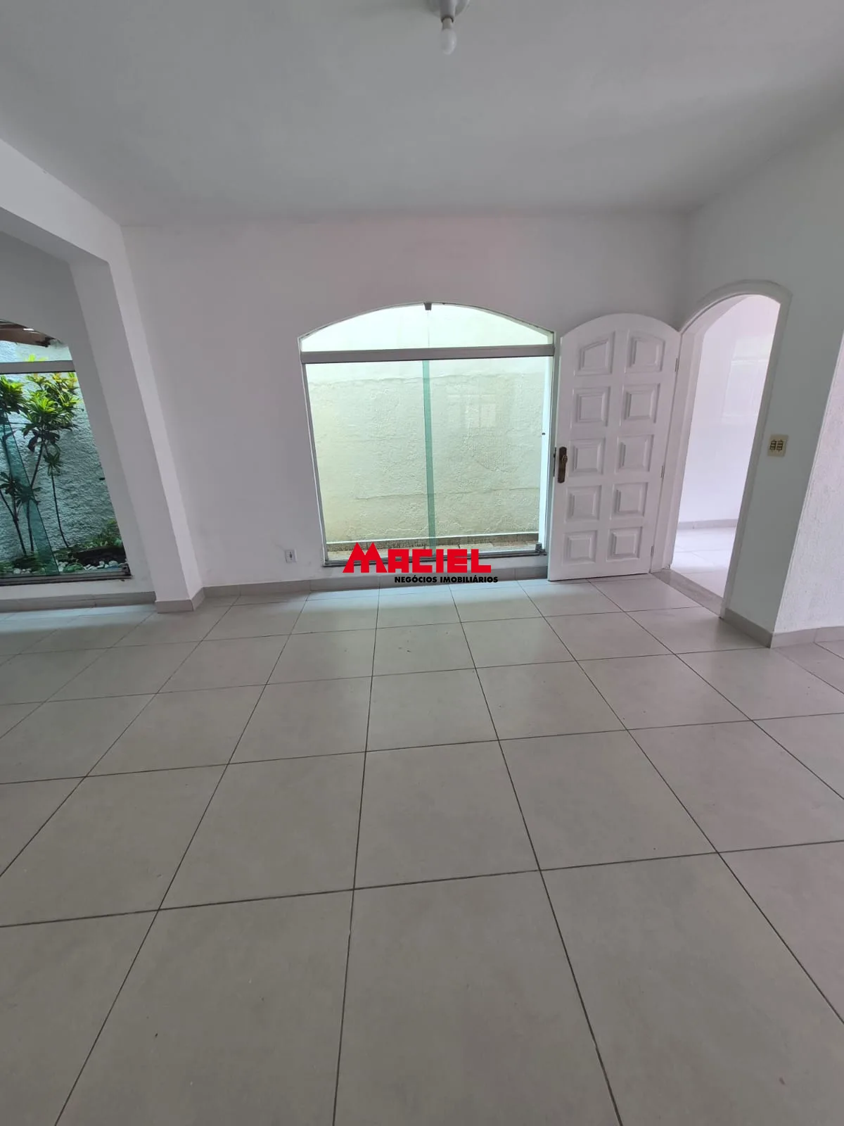 Alugar Comercial / Ponto Comercial em S&atilde;o Jos&eacute; dos Campos R$ 8.000,00 - Foto 14