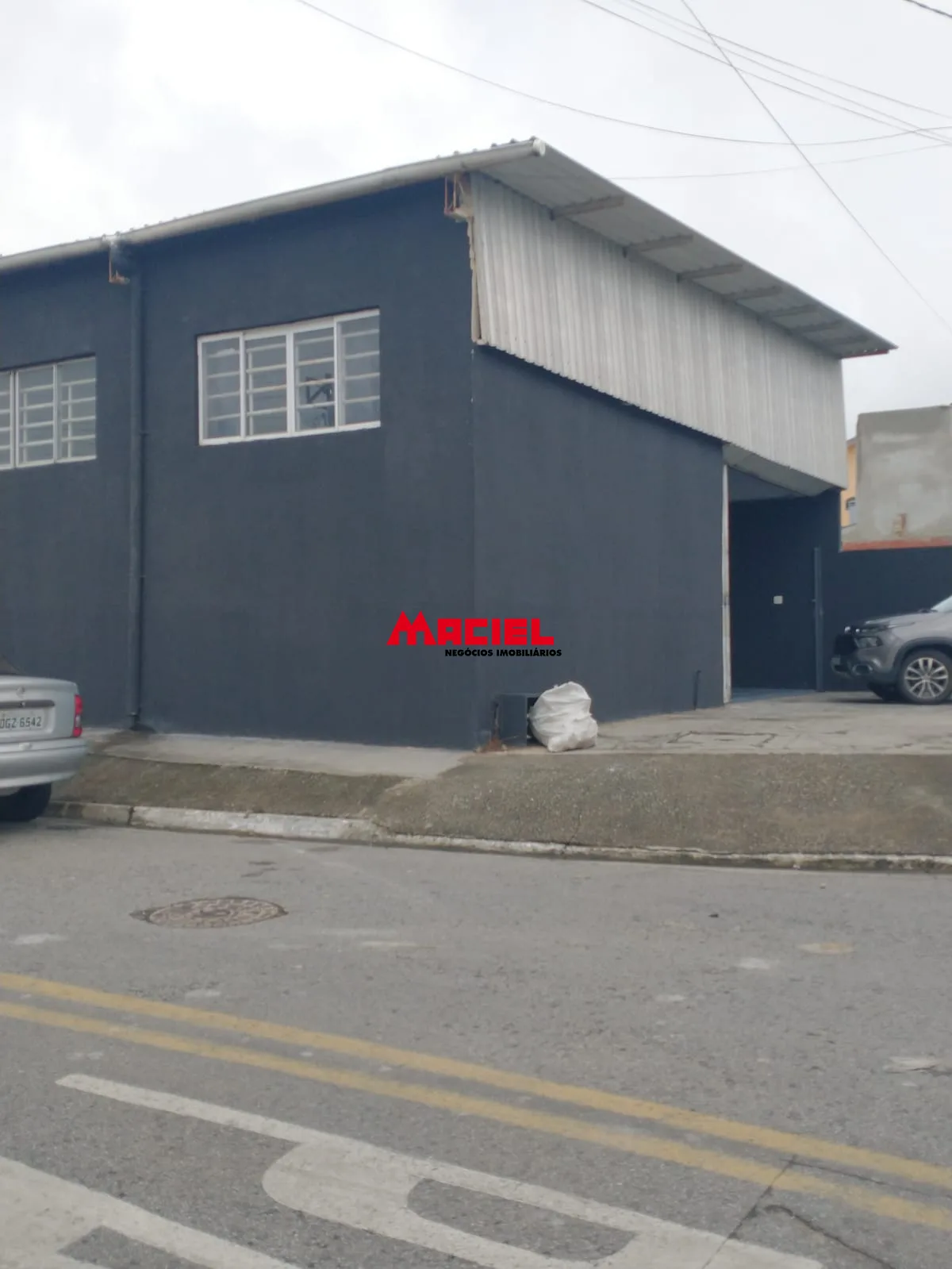 Alugar Comercial / Galp&atilde;o em S&atilde;o Jos&eacute; dos Campos R$ 4.900,00 - Foto 2