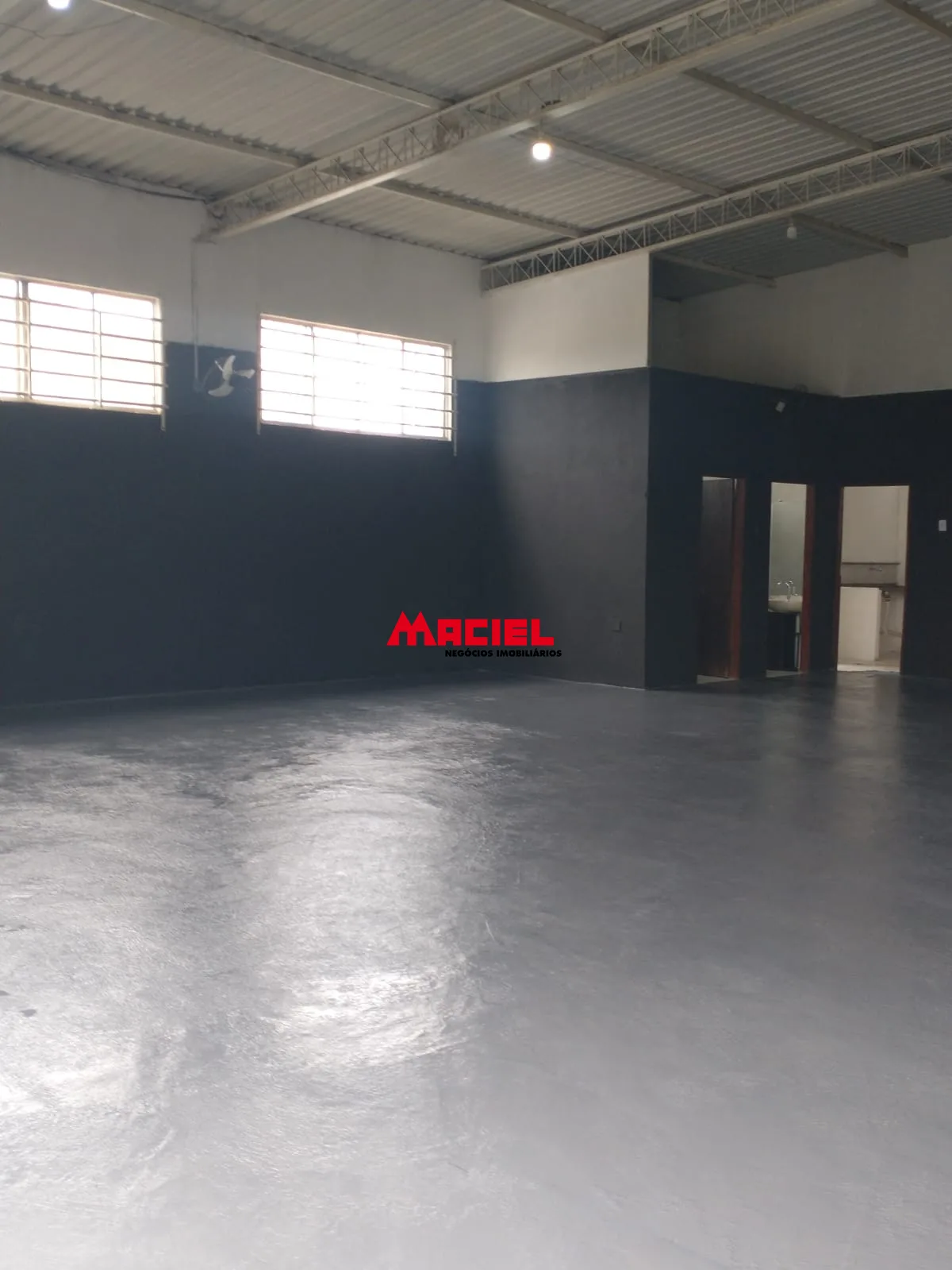 Alugar Comercial / Galp&atilde;o em S&atilde;o Jos&eacute; dos Campos R$ 4.900,00 - Foto 11