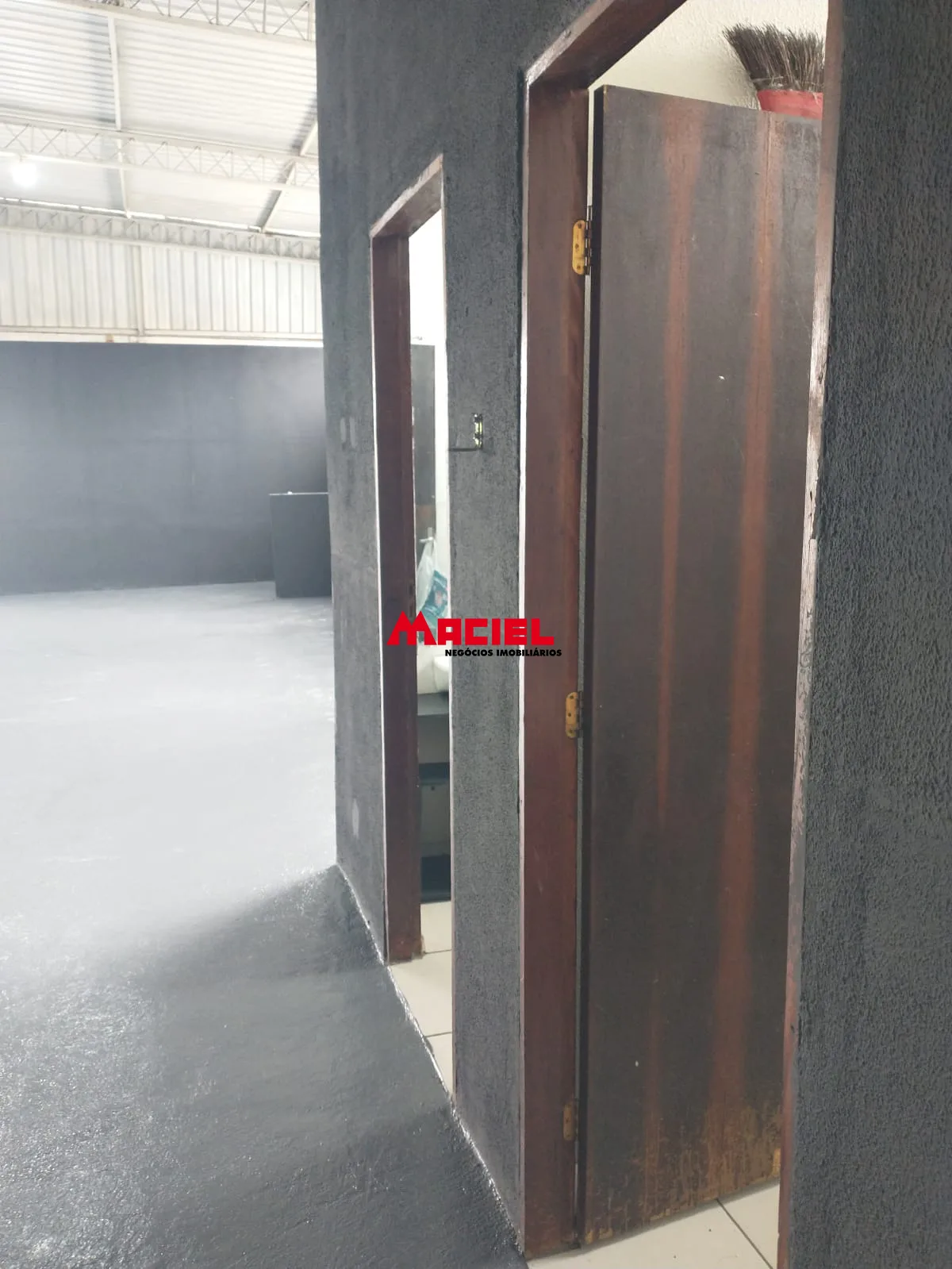 Alugar Comercial / Galp&atilde;o em S&atilde;o Jos&eacute; dos Campos R$ 4.900,00 - Foto 20