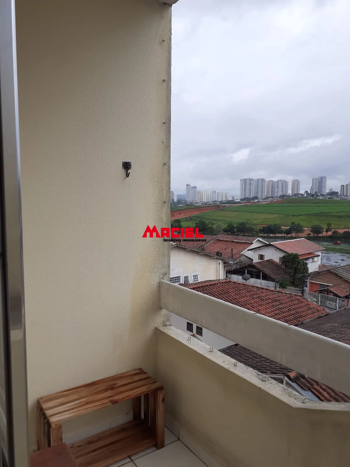 Alugar Apartamento / Padr&atilde;o em S&atilde;o Jos&eacute; dos Campos R$ 2.100,00 - Foto 2