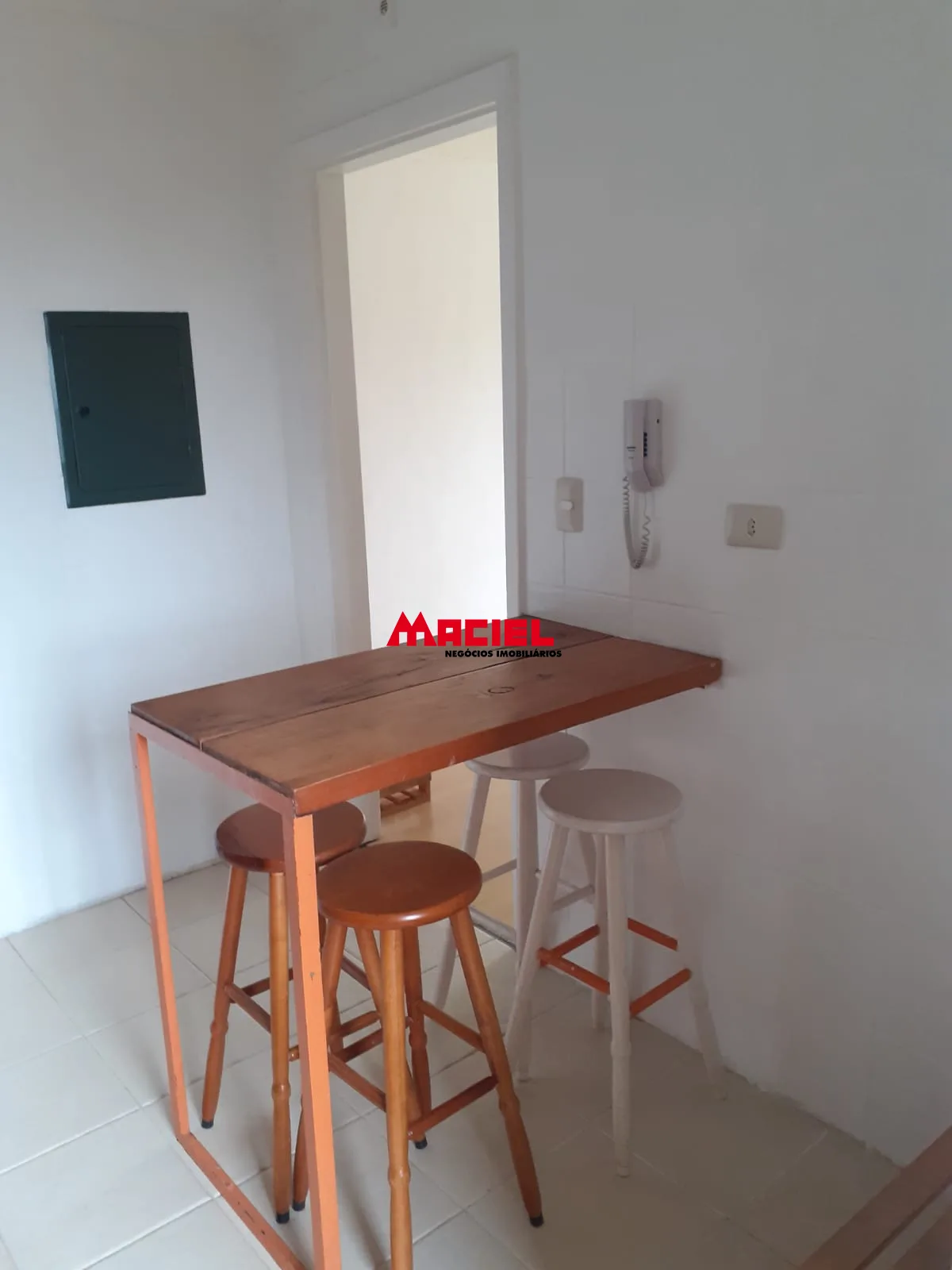 Alugar Apartamento / Padr&atilde;o em S&atilde;o Jos&eacute; dos Campos R$ 2.100,00 - Foto 3