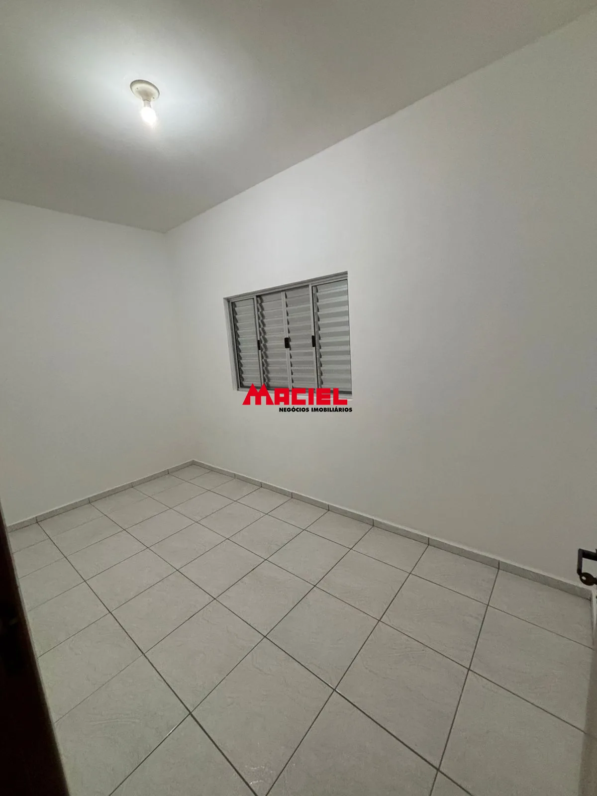 Alugar Casa / Sobrado em S&atilde;o Jos&eacute; dos Campos R$ 2.700,00 - Foto 1