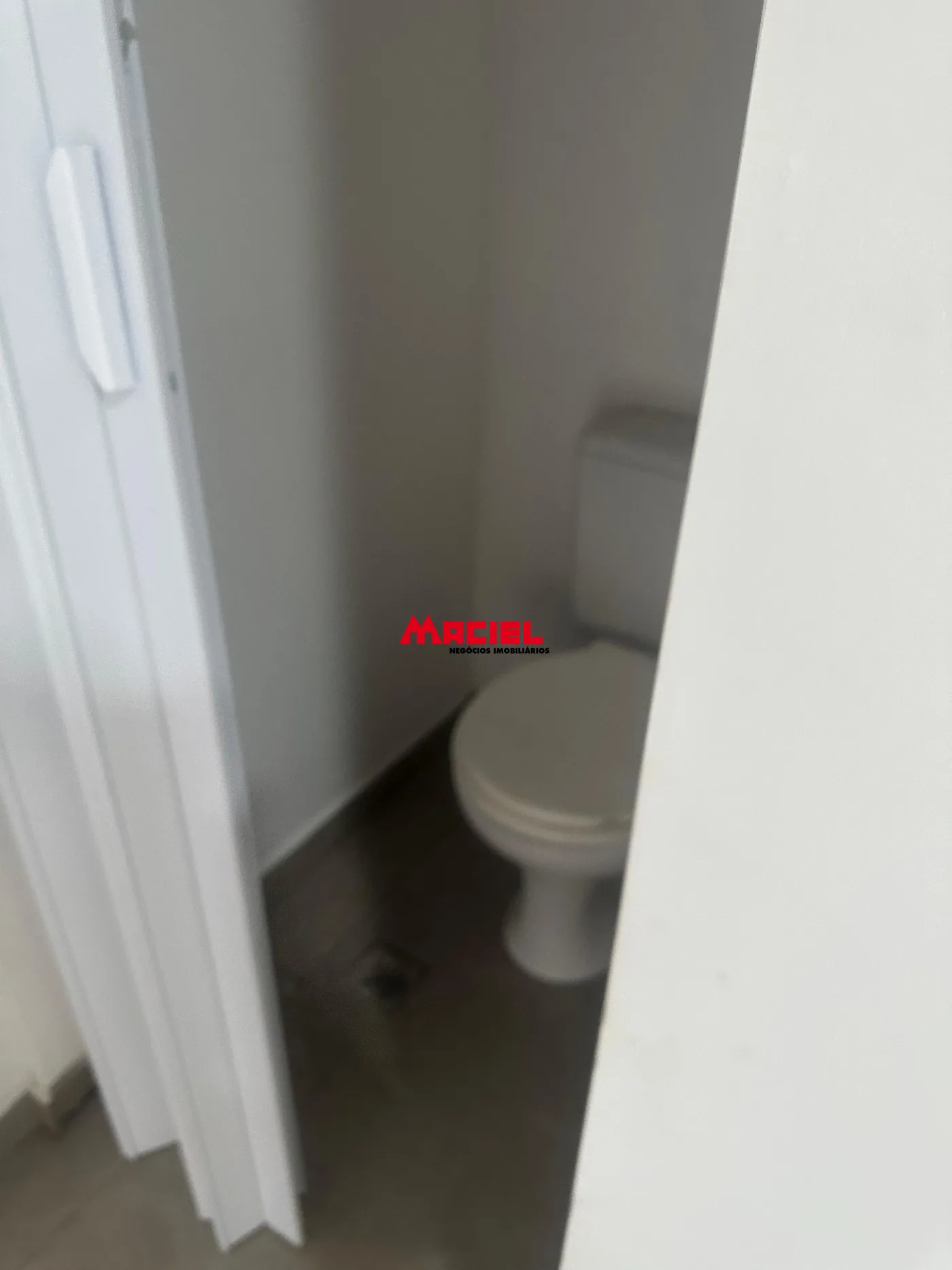 Alugar Comercial / Ponto Comercial em S&atilde;o Jos&eacute; dos Campos R$ 3.500,00 - Foto 1