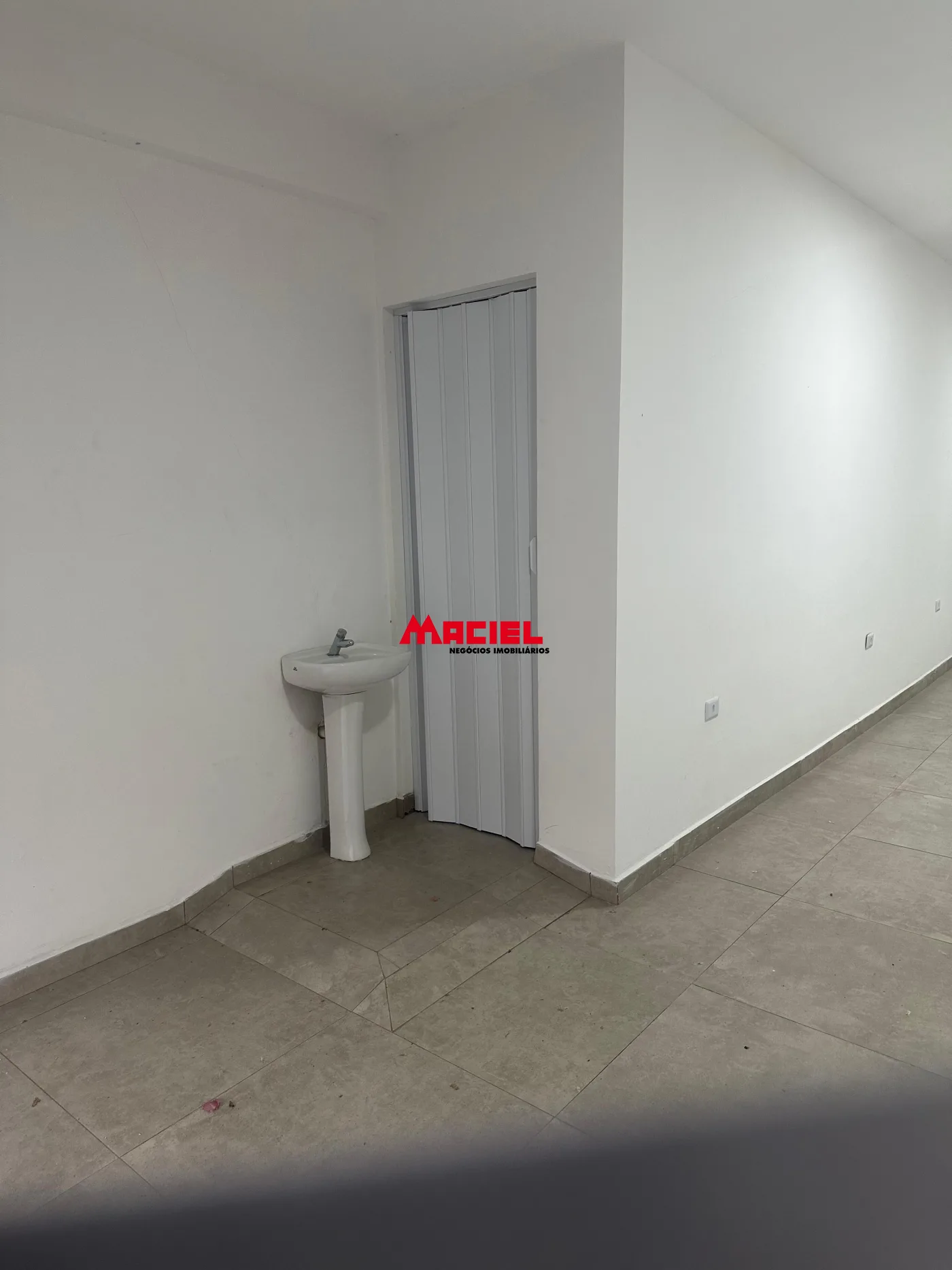 Alugar Comercial / Ponto Comercial em S&atilde;o Jos&eacute; dos Campos R$ 3.500,00 - Foto 6