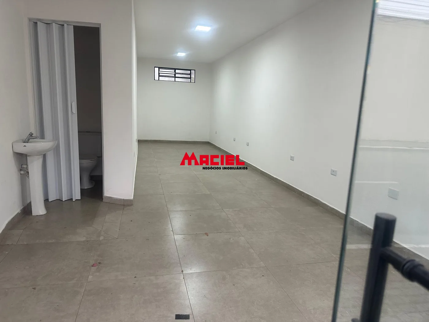 Alugar Comercial / Ponto Comercial em S&atilde;o Jos&eacute; dos Campos R$ 3.500,00 - Foto 7