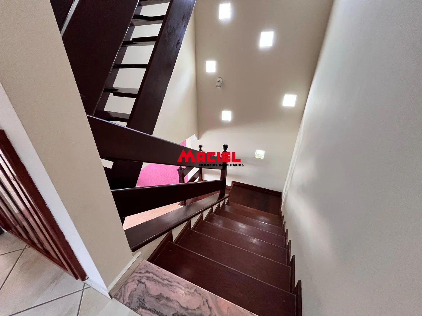 Comprar Casa / Condom&iacute;nio em Ca&ccedil;apava R$ 890.000,00 - Foto 3
