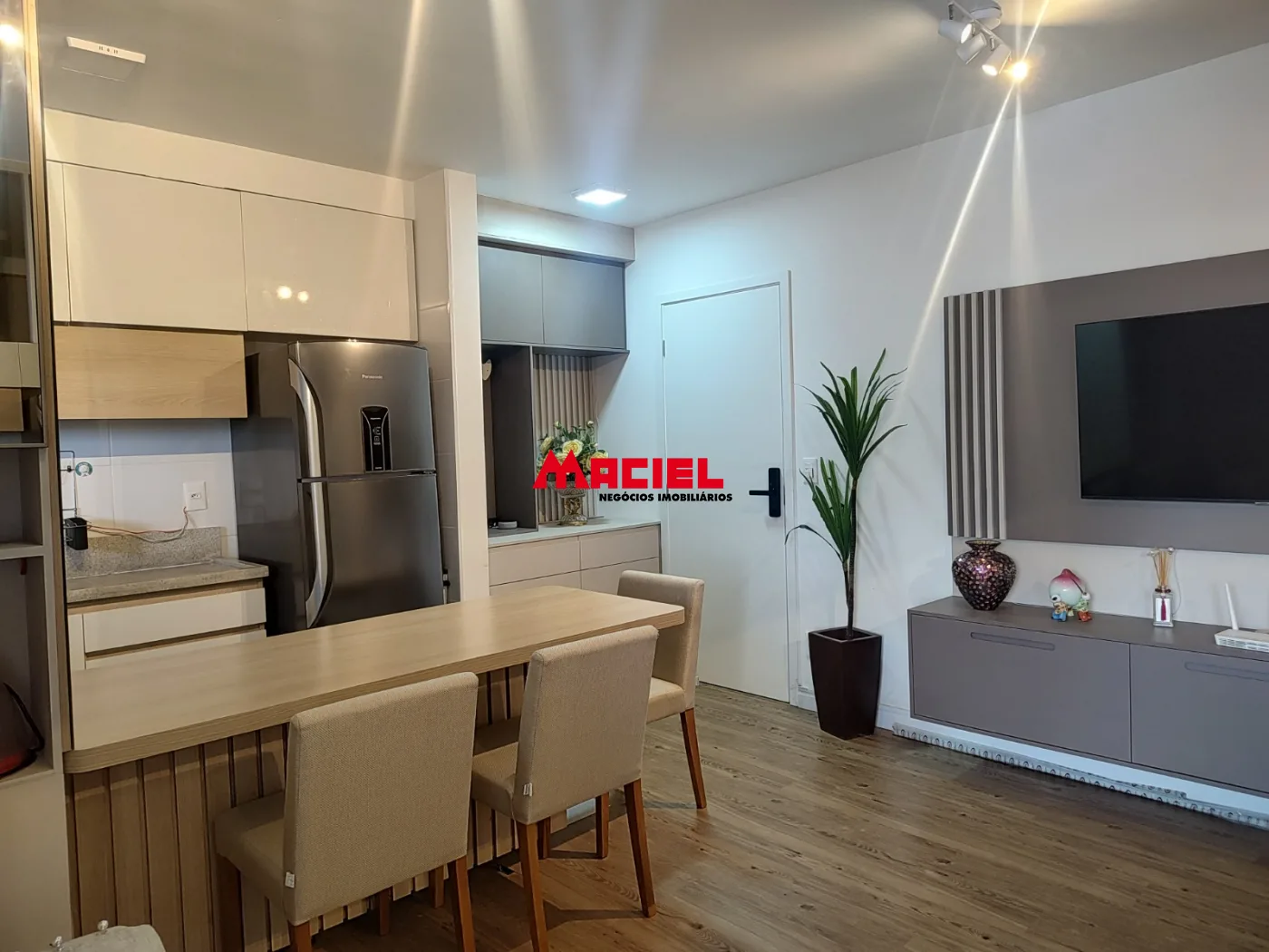 Alugar Apartamento / Mobiliado em S&atilde;o Jos&eacute; dos Campos R$ 3.800,00 - Foto 1