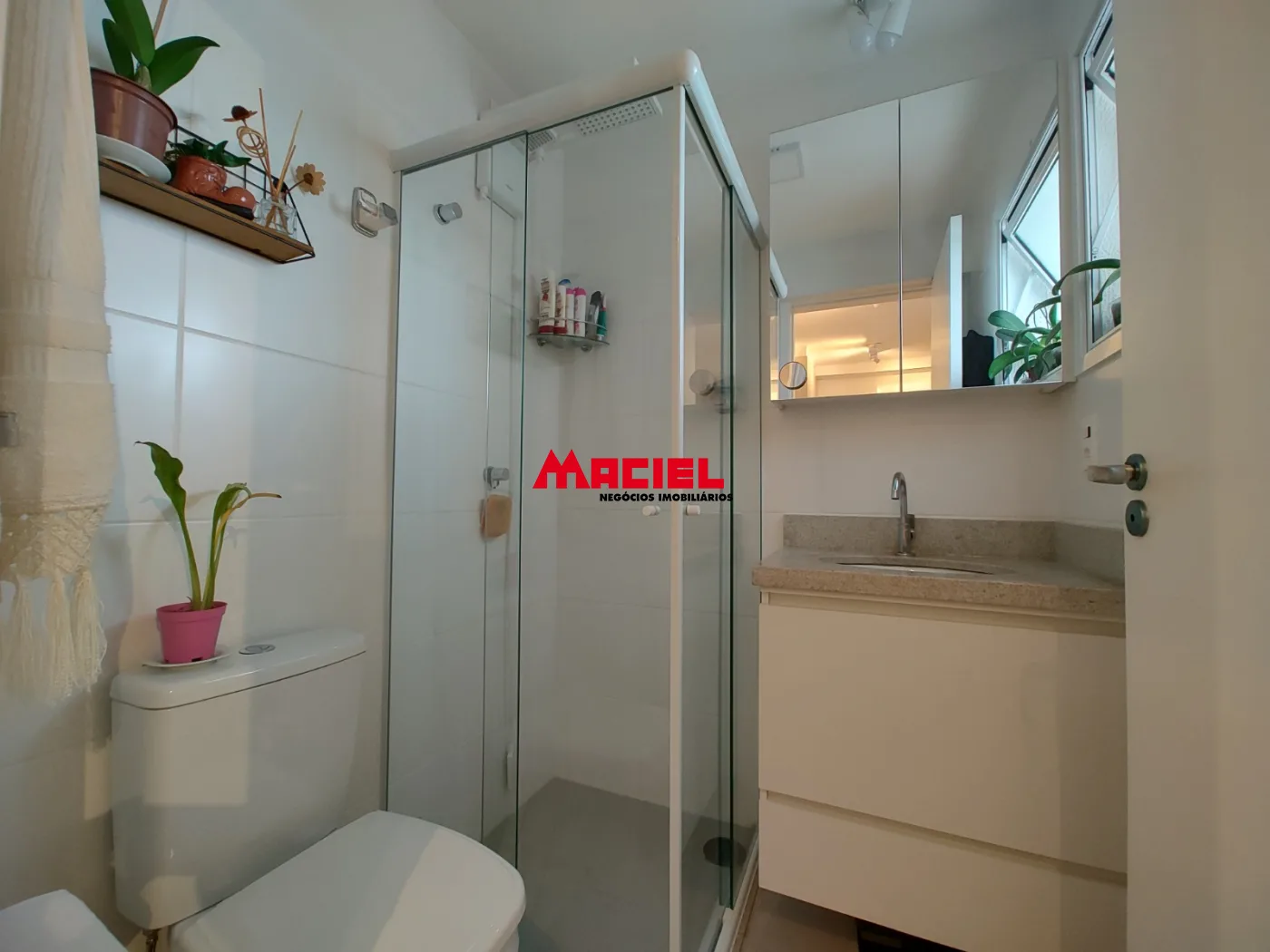 Alugar Apartamento / Mobiliado em S&atilde;o Jos&eacute; dos Campos R$ 3.800,00 - Foto 2