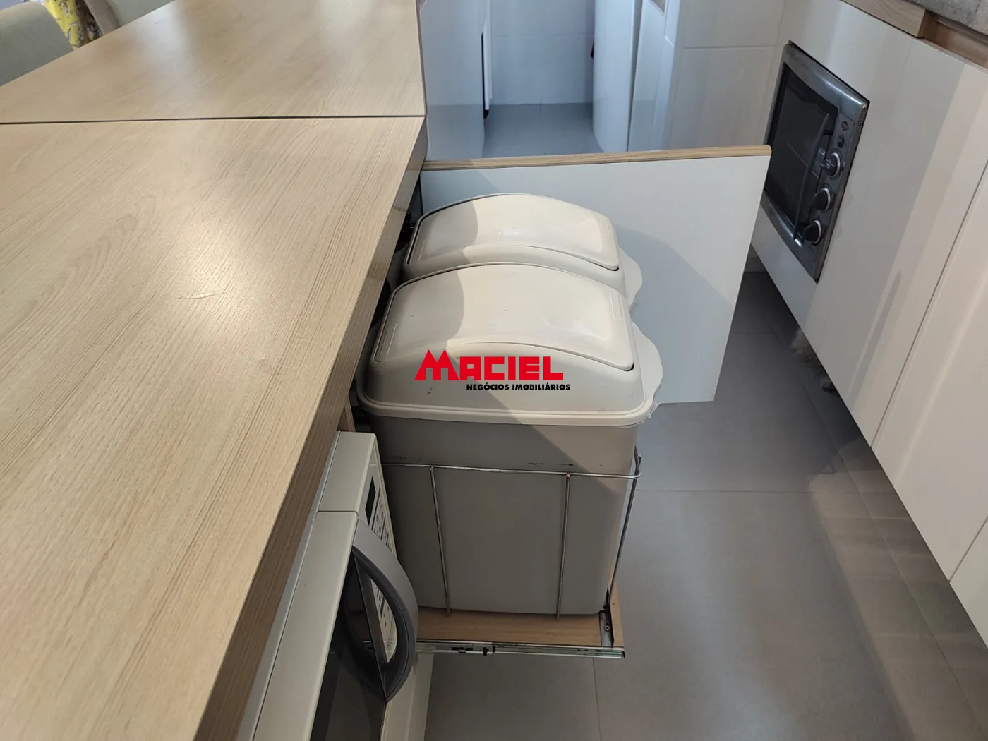 Alugar Apartamento / Mobiliado em S&atilde;o Jos&eacute; dos Campos R$ 3.800,00 - Foto 4