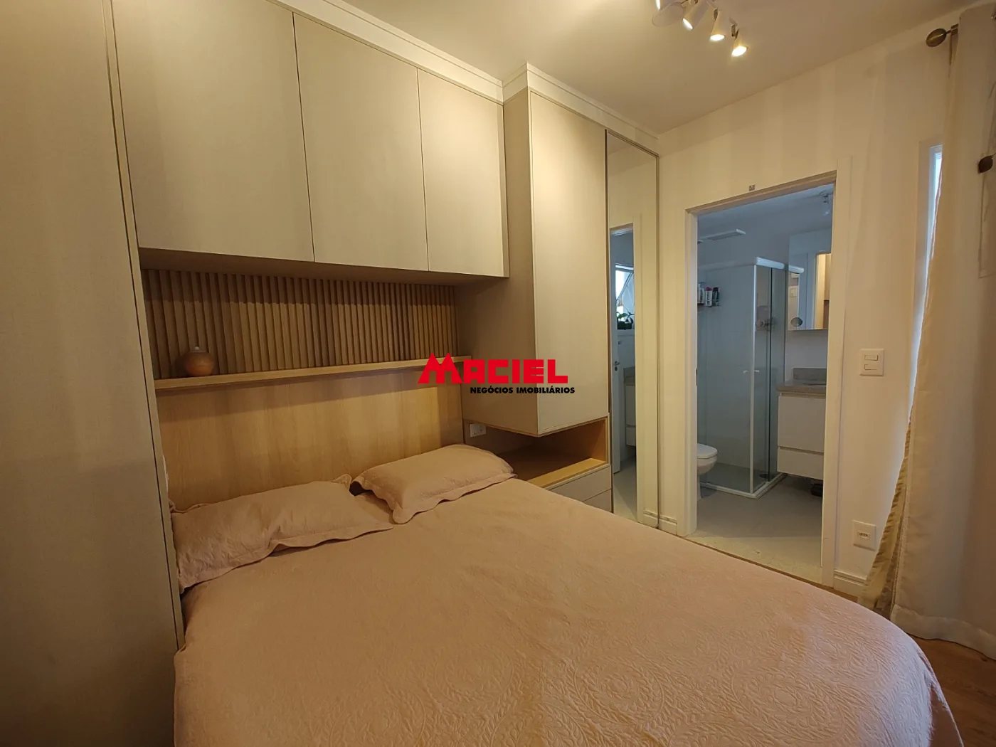 Alugar Apartamento / Mobiliado em S&atilde;o Jos&eacute; dos Campos R$ 3.800,00 - Foto 17