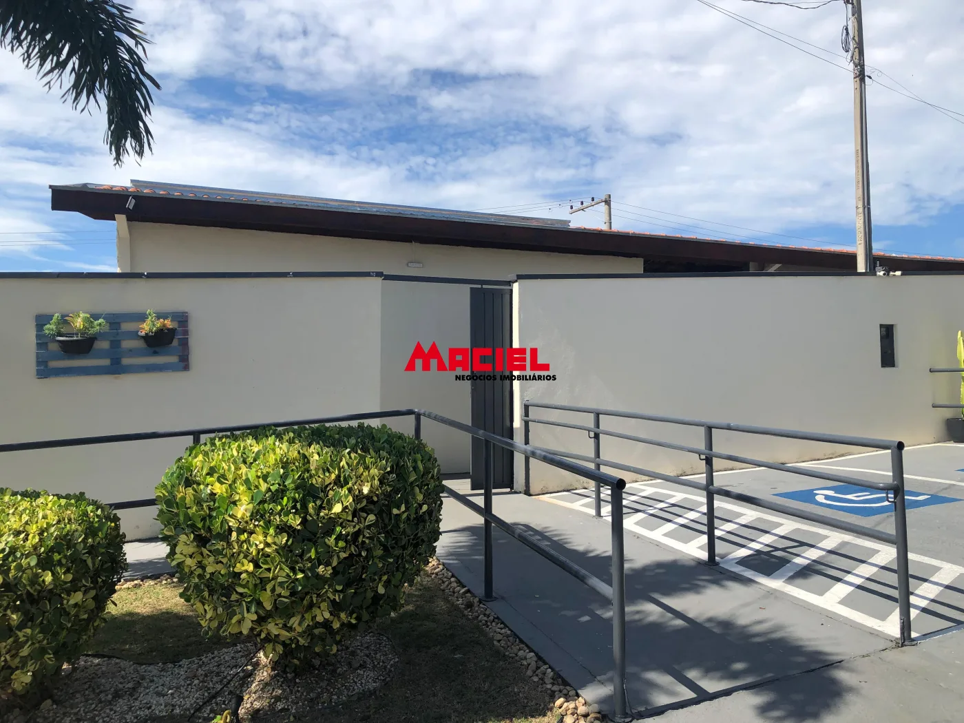 Alugar Casa / Condom&iacute;nio em S&atilde;o Jos&eacute; dos Campos R$ 1.750,00 - Foto 1