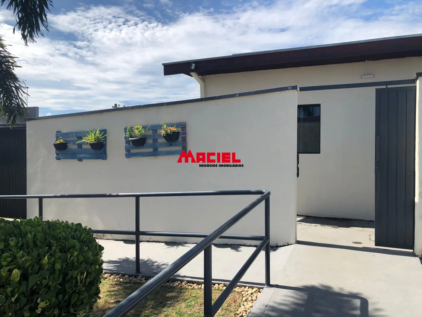 Alugar Casa / Condom&iacute;nio em S&atilde;o Jos&eacute; dos Campos R$ 1.750,00 - Foto 2