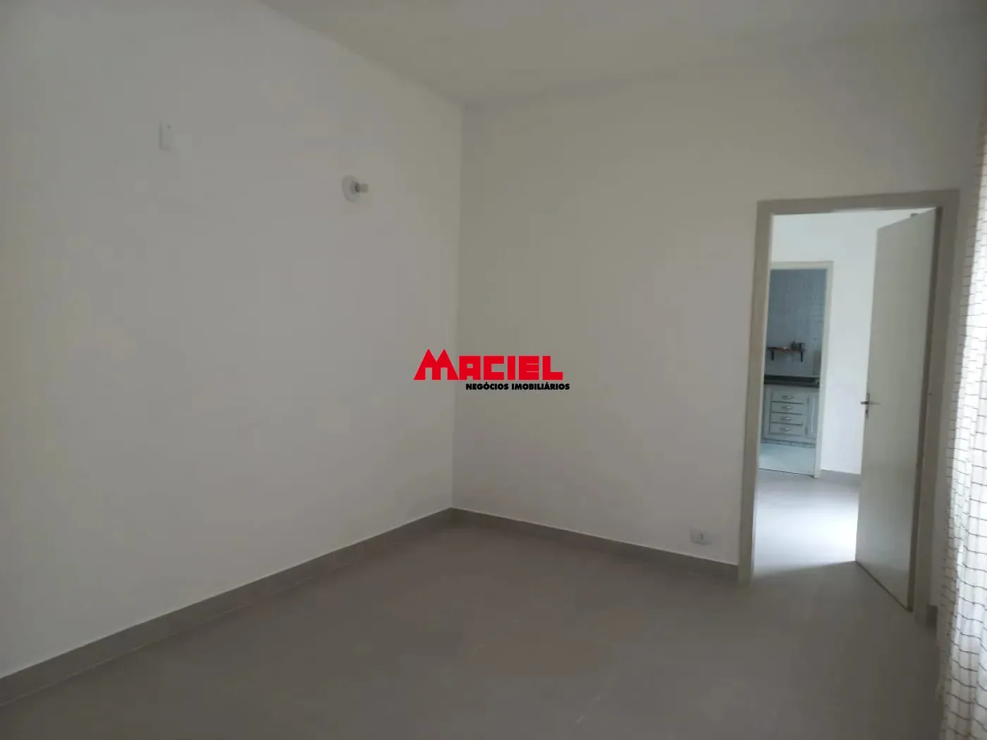 Alugar Casa / Padr&atilde;o em S&atilde;o Jos&eacute; dos Campos R$ 2.350,00 - Foto 1