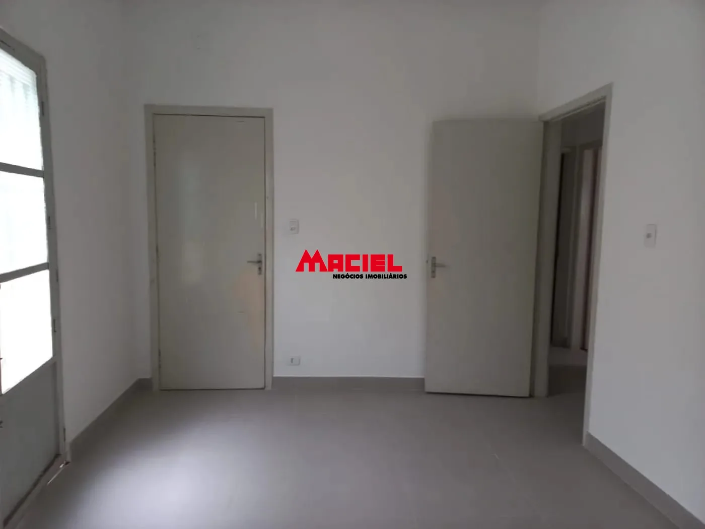 Alugar Casa / Padr&atilde;o em S&atilde;o Jos&eacute; dos Campos R$ 2.350,00 - Foto 3