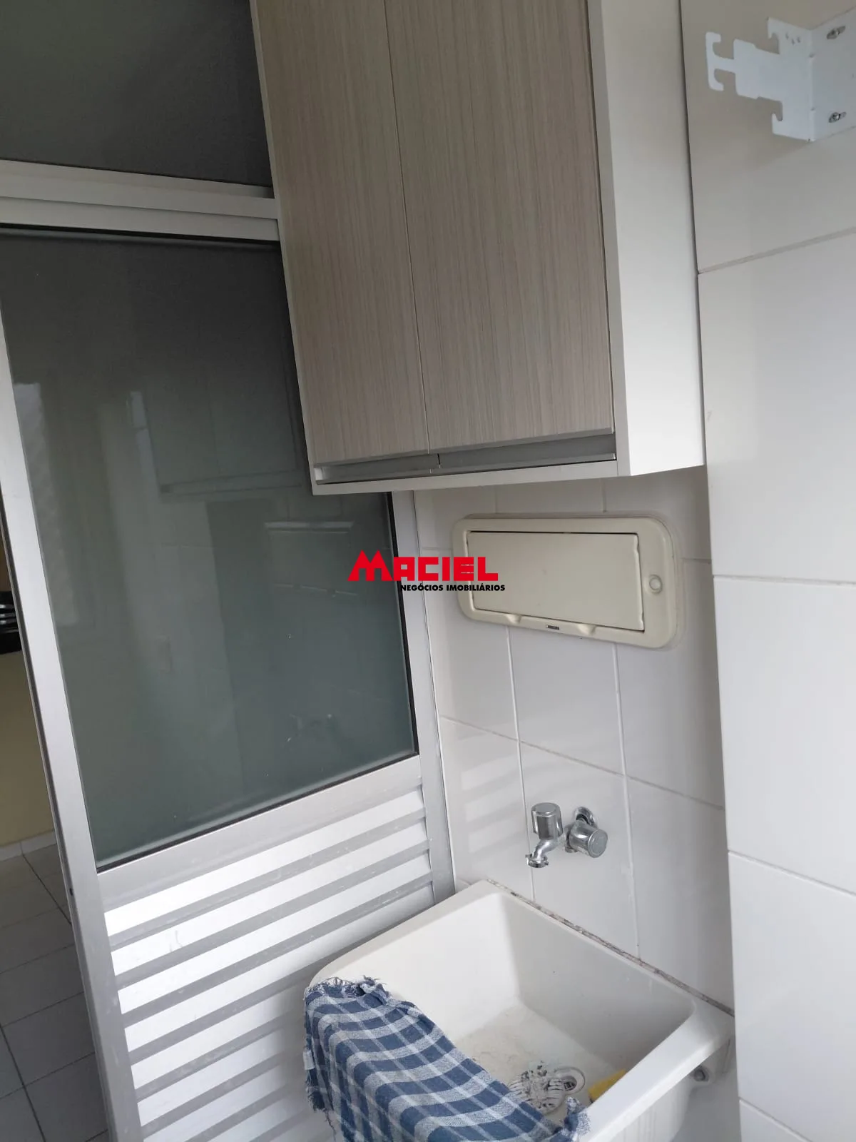 Alugar Apartamento / Padr&atilde;o em S&atilde;o Jos&eacute; dos Campos R$ 1.650,00 - Foto 12