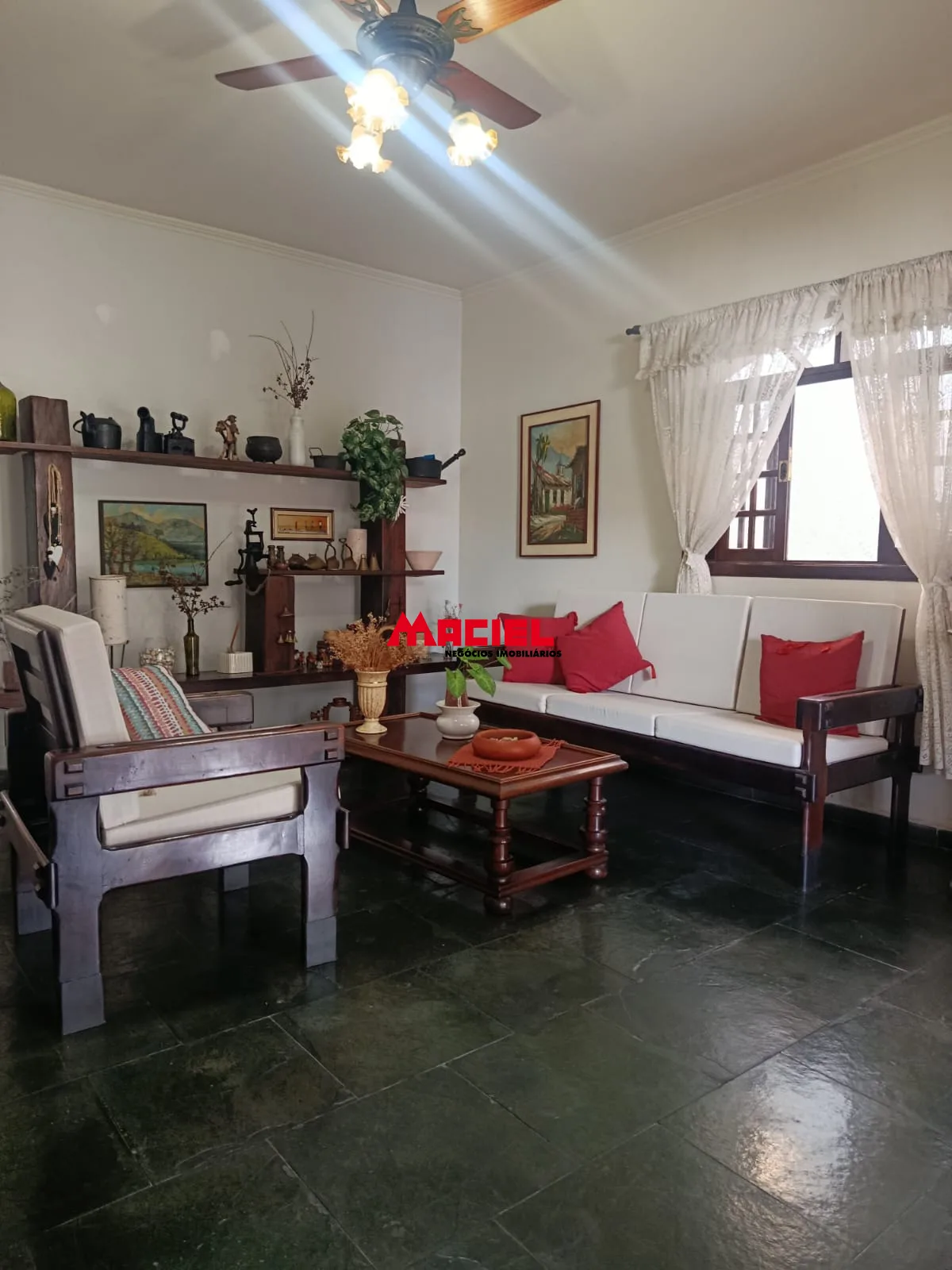 Comprar Casa / Padr&atilde;o em S&atilde;o Jos&eacute; dos Campos R$ 860.000,00 - Foto 3