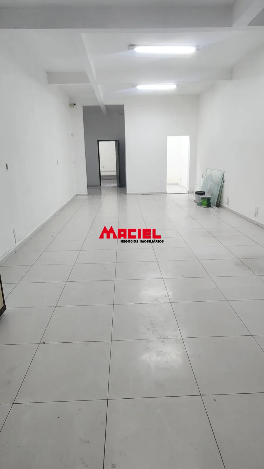 Alugar Comercial / Ponto Comercial em S&atilde;o Jos&eacute; dos Campos R$ 18.700,00 - Foto 1