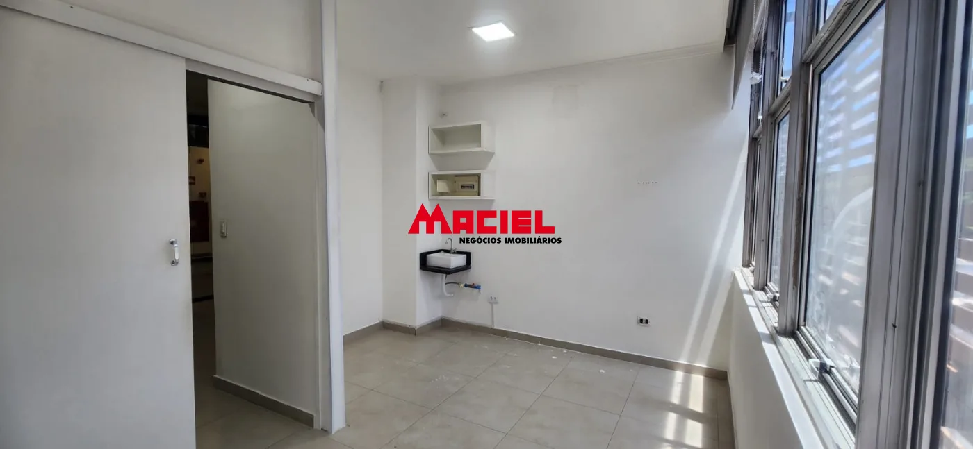 Alugar Comercial / Ponto Comercial em S&atilde;o Jos&eacute; dos Campos R$ 2.750,00 - Foto 4