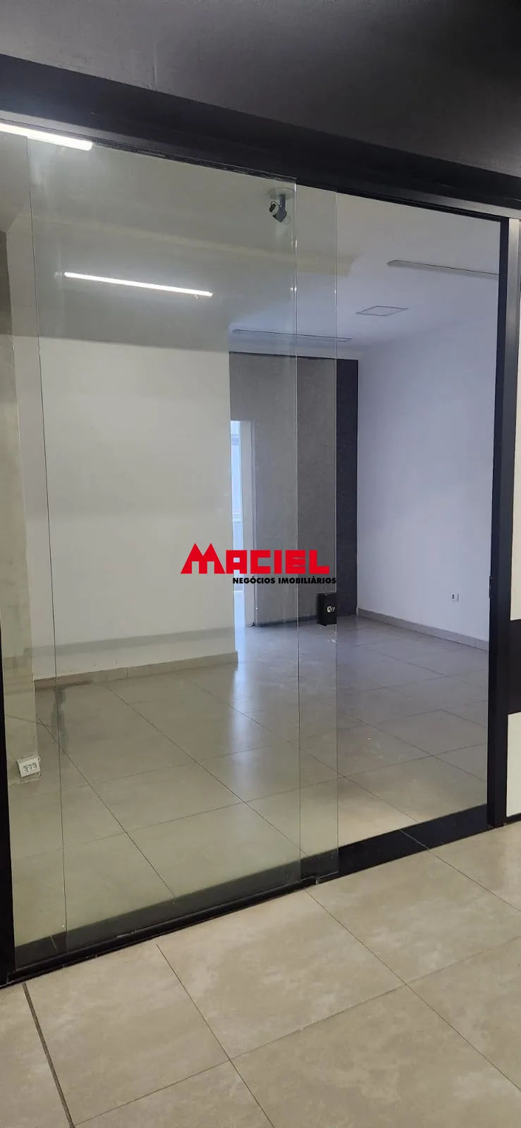 Alugar Comercial / Ponto Comercial em S&atilde;o Jos&eacute; dos Campos R$ 2.750,00 - Foto 7