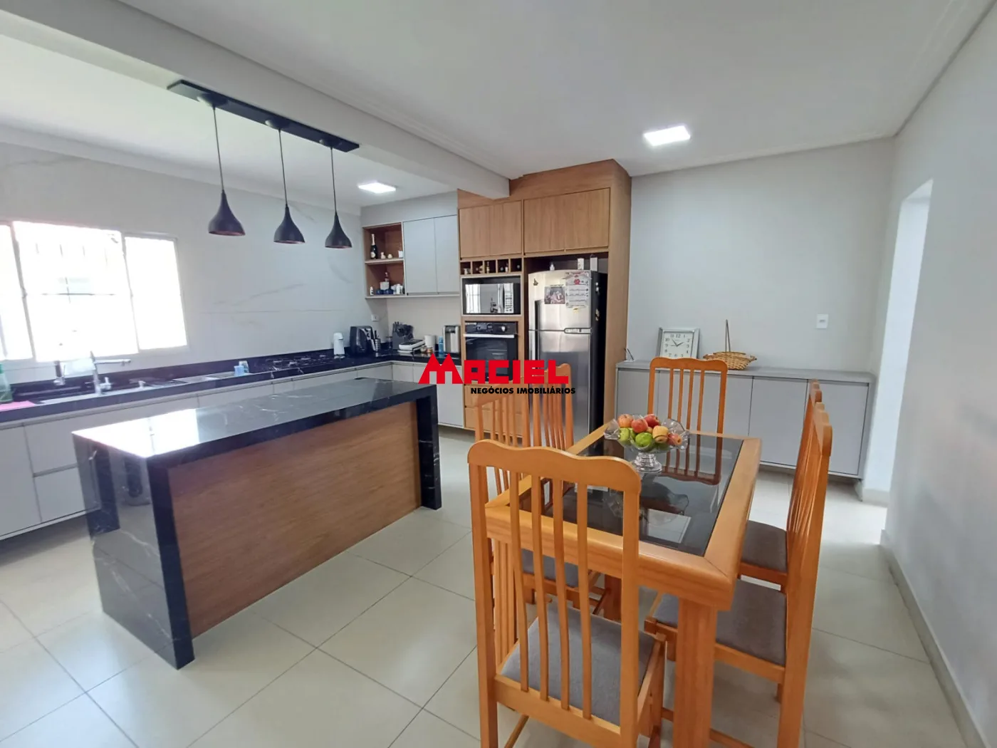 Comprar Casa / Padr&atilde;o em S&atilde;o Jos&eacute; dos Campos R$ 935.000,00 - Foto 2