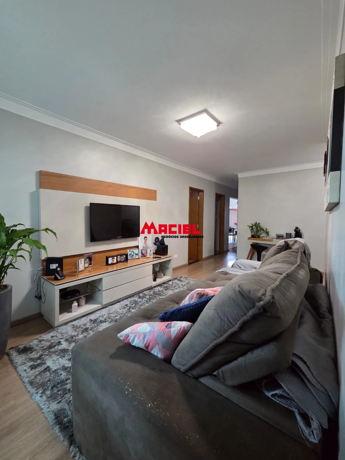 Comprar Casa / Padr&atilde;o em S&atilde;o Jos&eacute; dos Campos R$ 850.000,00 - Foto 3