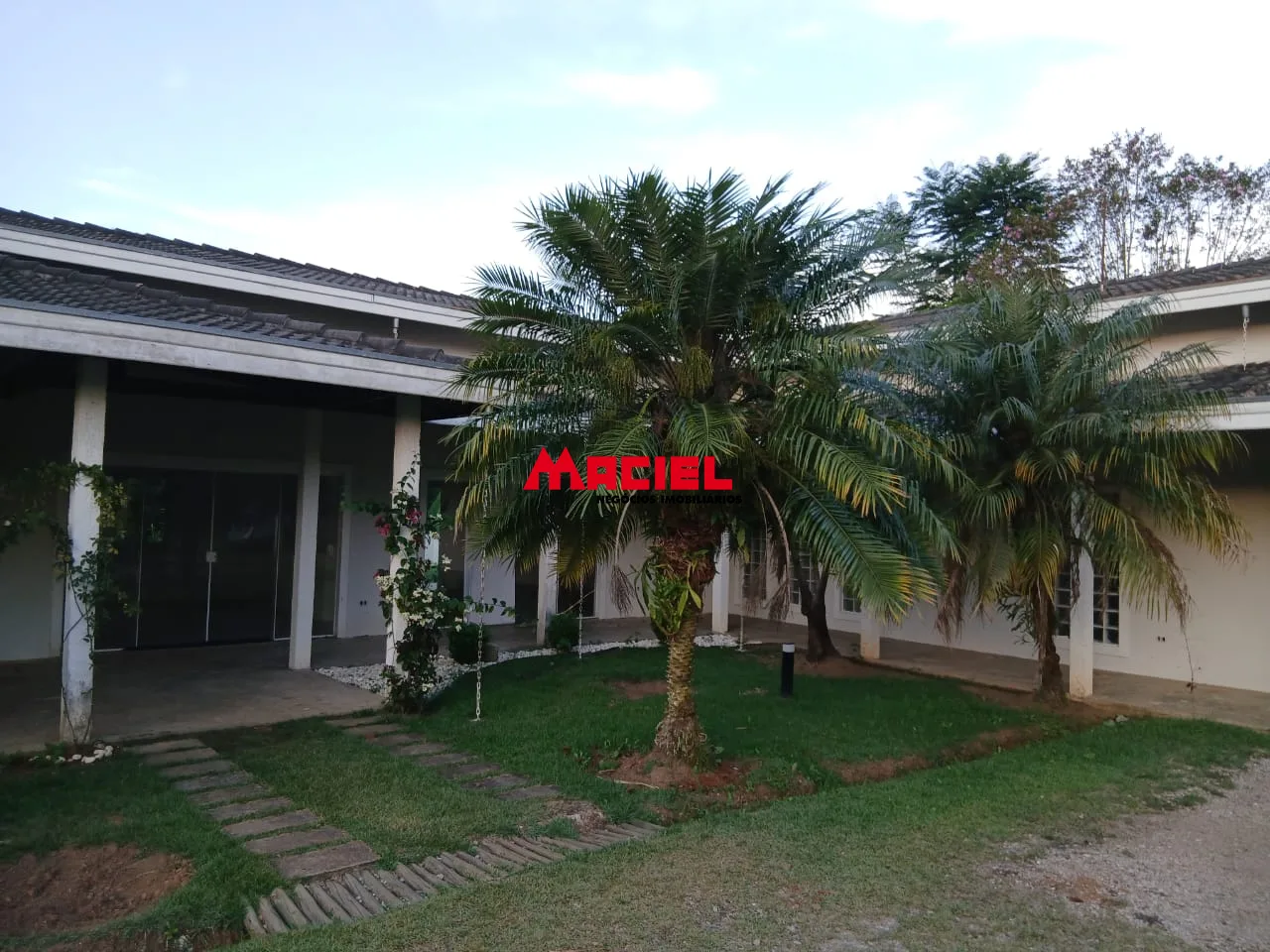 Alugar Casa / Condom&iacute;nio em Jambeiro R$ 4.000,00 - Foto 2