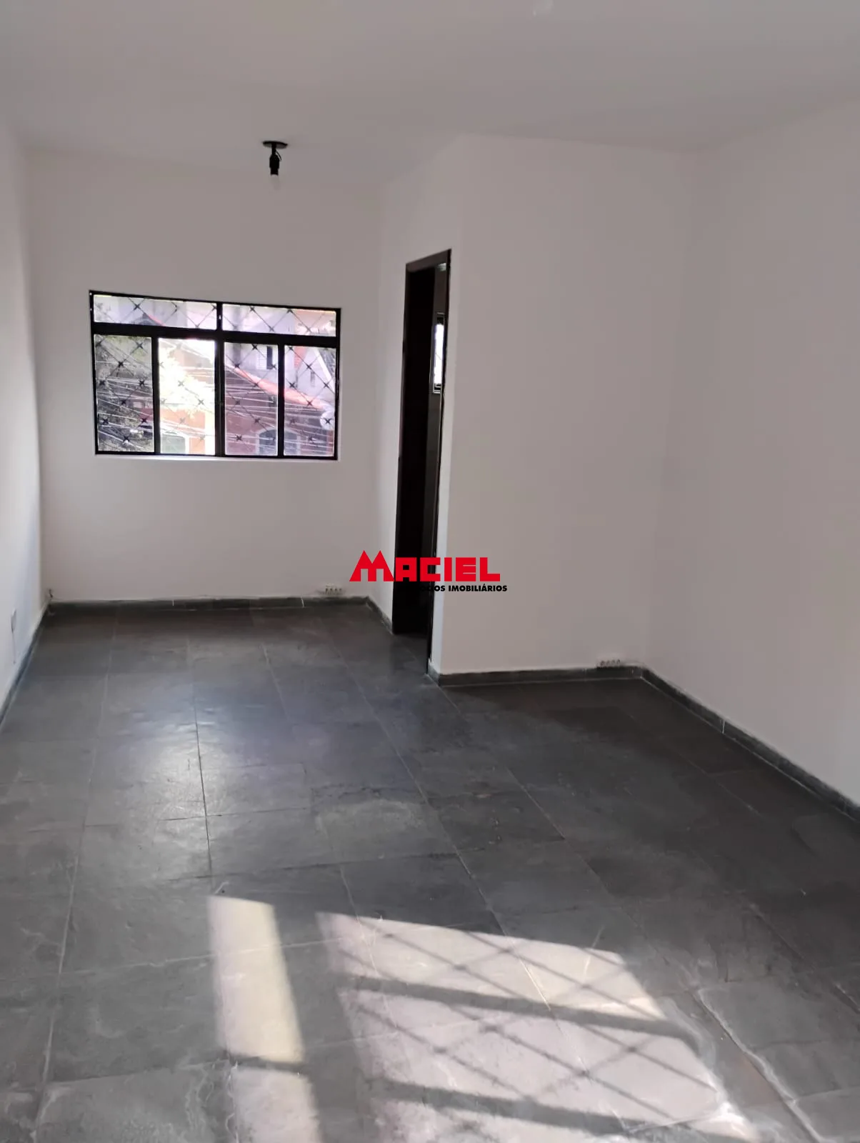 Alugar Comercial / Sala em S&atilde;o Jos&eacute; dos Campos R$ 700,00 - Foto 4