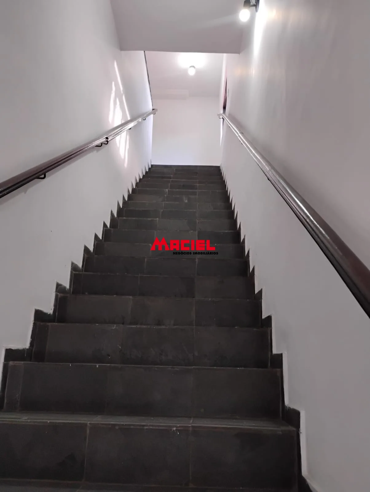 Alugar Comercial / Sala em S&atilde;o Jos&eacute; dos Campos R$ 700,00 - Foto 1