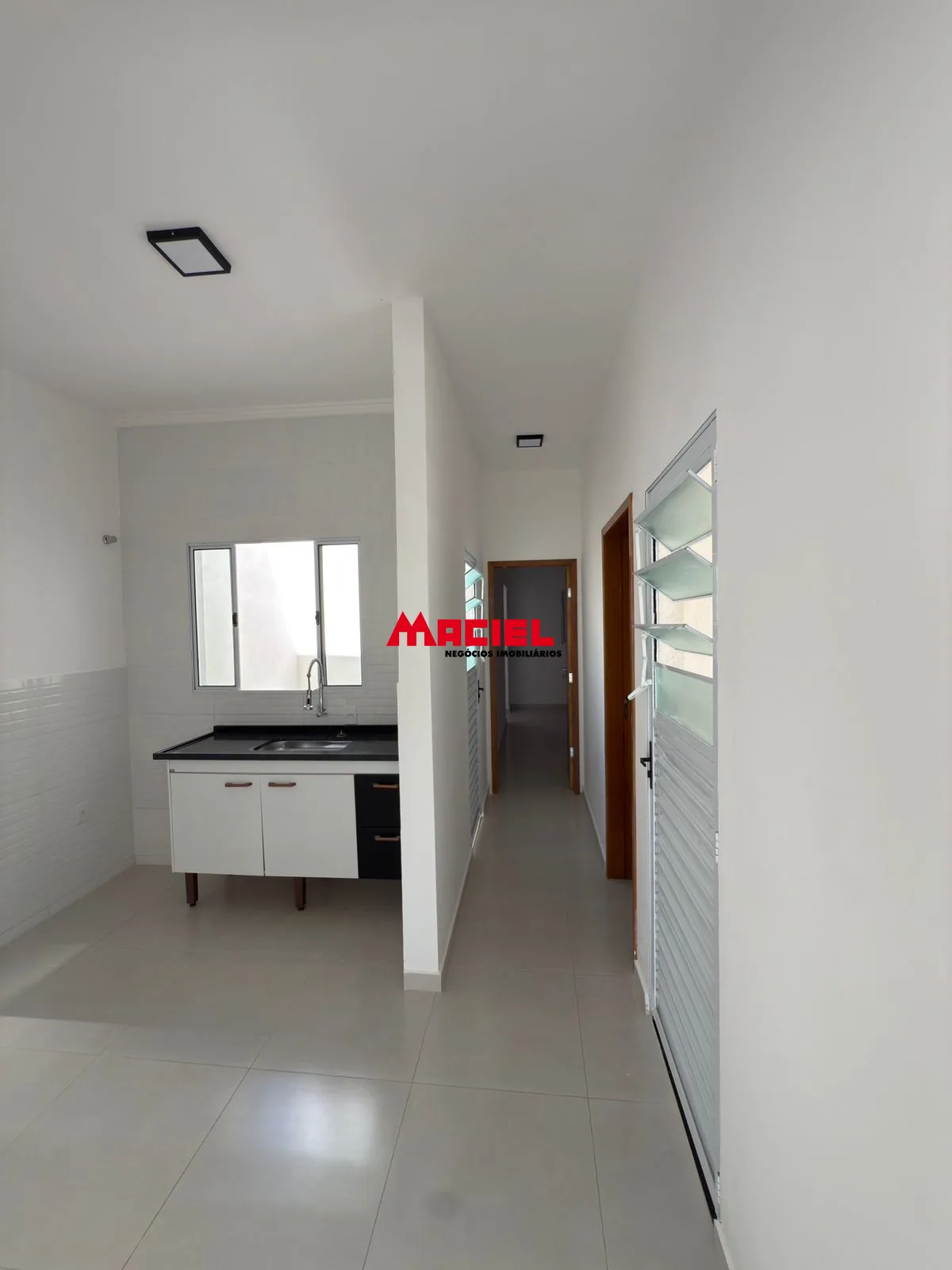 Comprar Casa / Padr&atilde;o em Ca&ccedil;apava R$ 415.000,00 - Foto 4