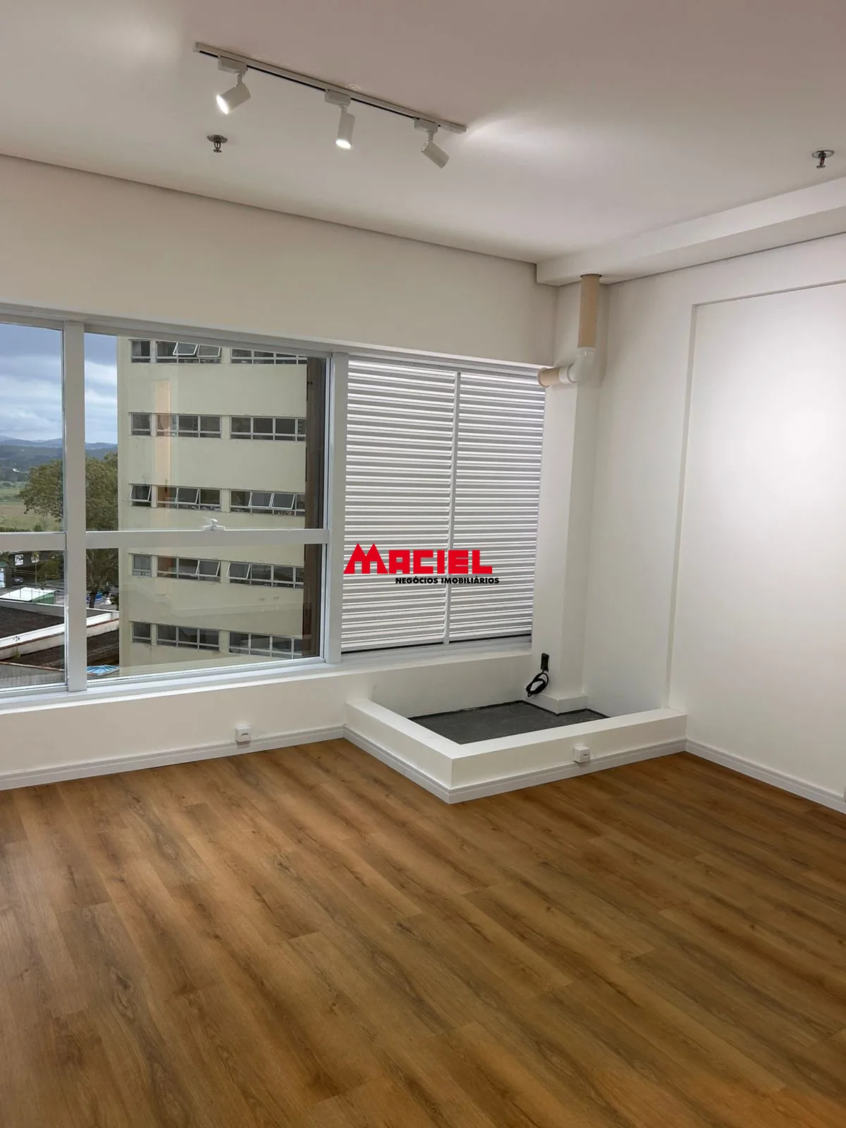 Comprar Comercial / Sala em S&atilde;o Jos&eacute; dos Campos R$ 350.000,00 - Foto 1