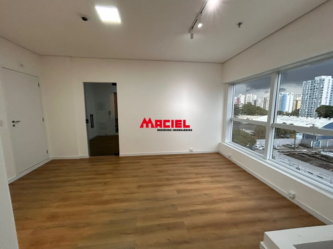 Comprar Comercial / Sala em S&atilde;o Jos&eacute; dos Campos R$ 350.000,00 - Foto 2